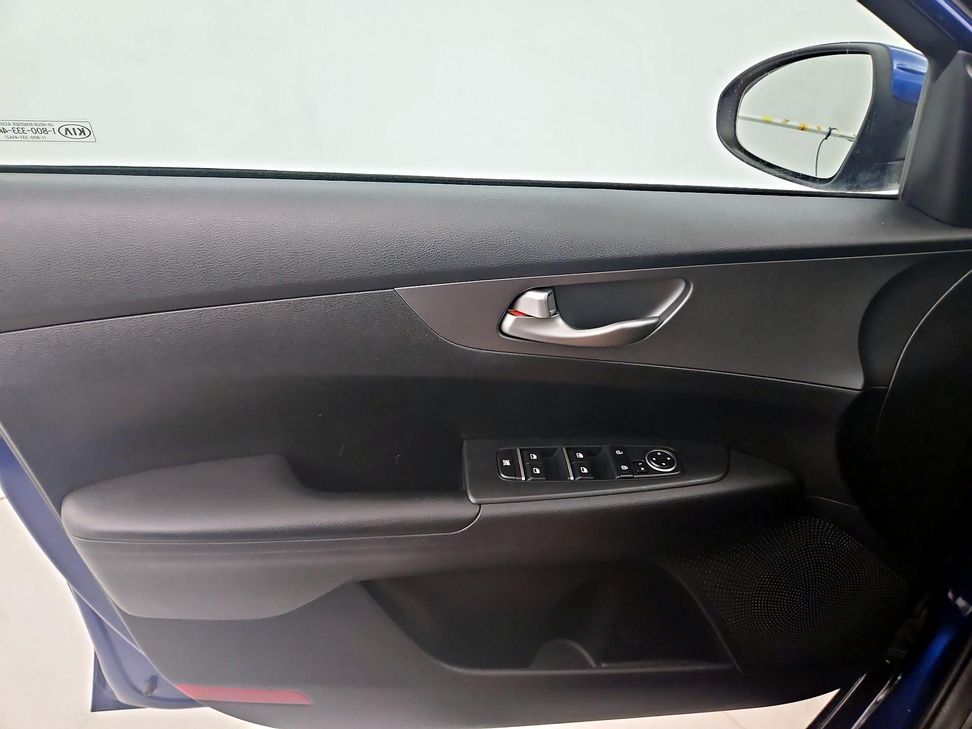 Thumbnail: 2019 Kia Forte - 12