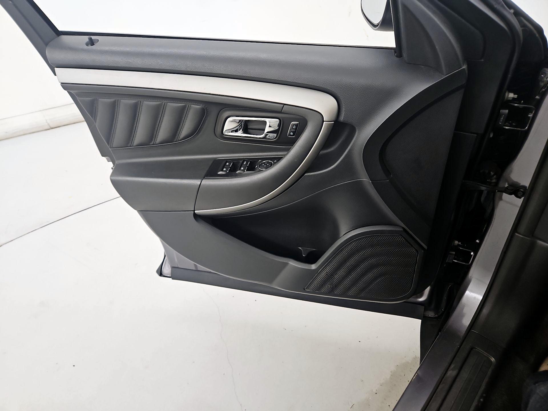 Thumbnail: 2014 Ford Taurus - 12