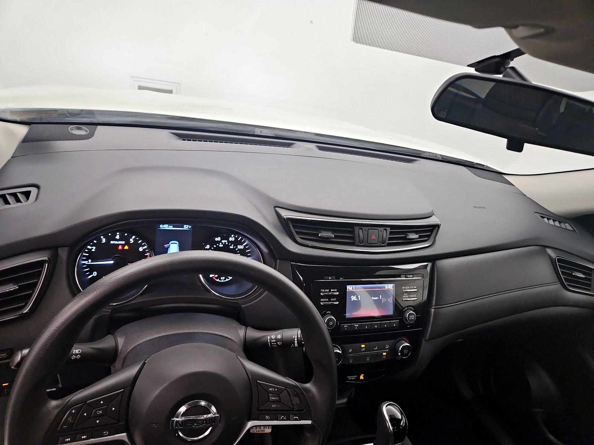 Thumbnail: 2017 Nissan Rogue - 9
