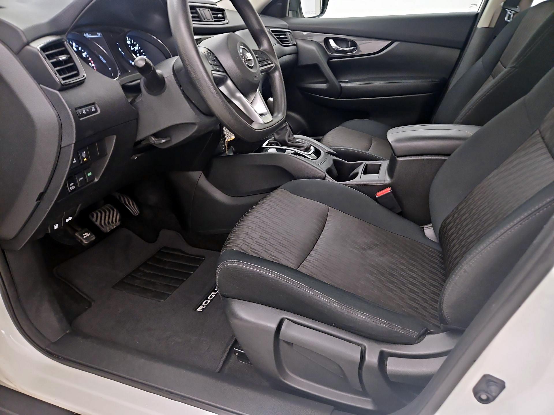 Thumbnail: 2017 Nissan Rogue - 11
