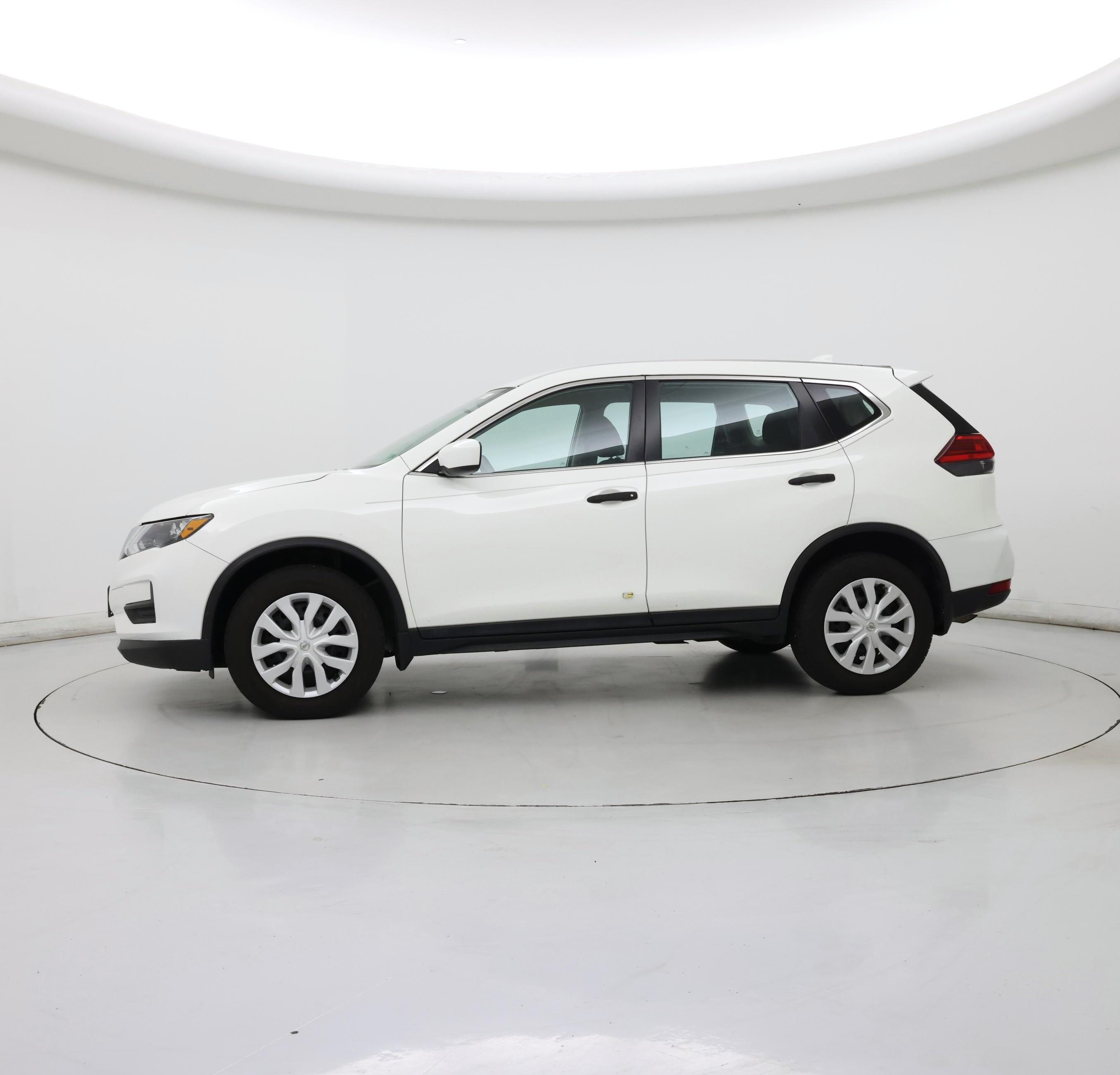 Thumbnail: 2017 Nissan Rogue - 3