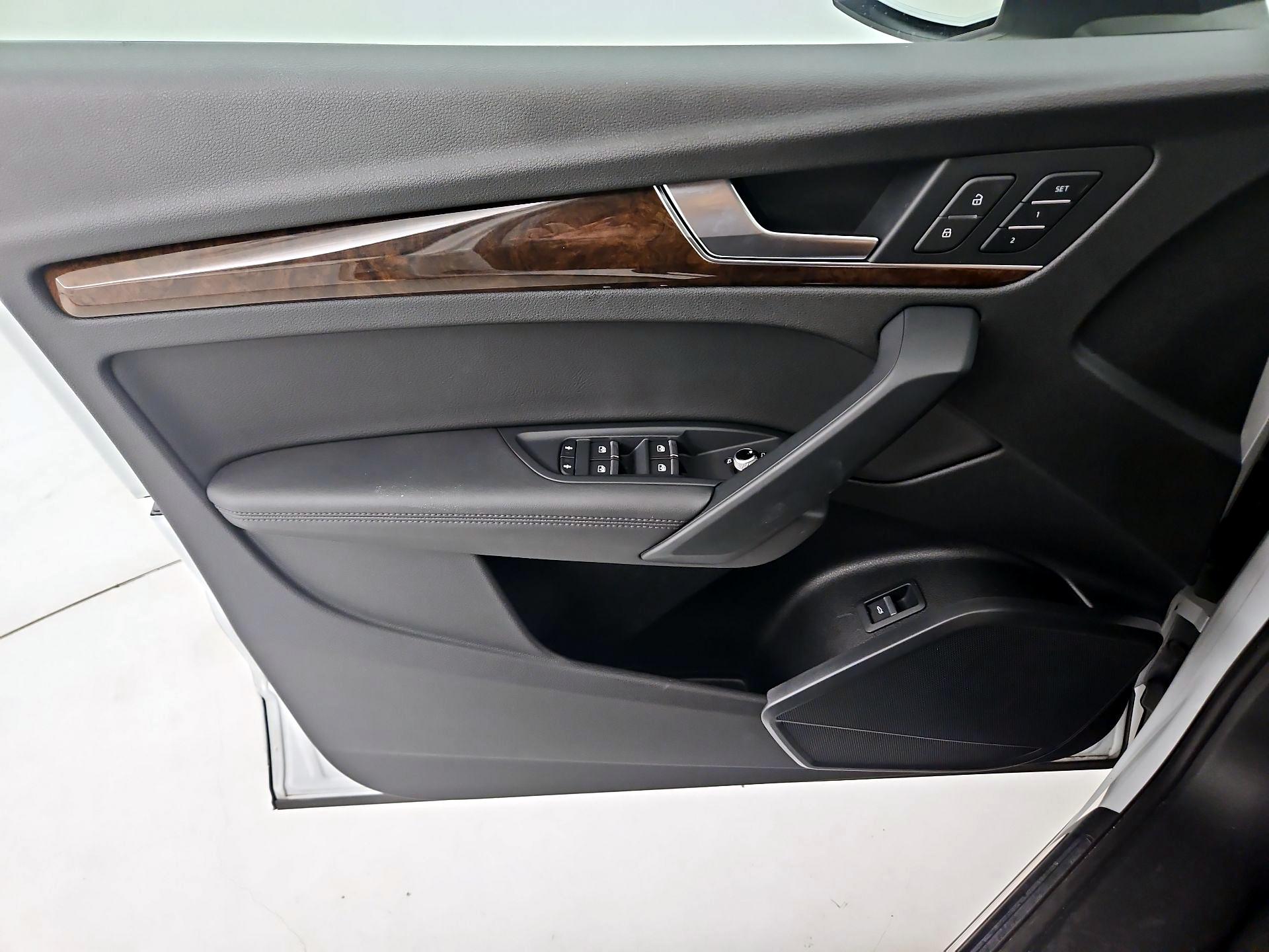 Thumbnail: 2020 Audi Q5 - 12