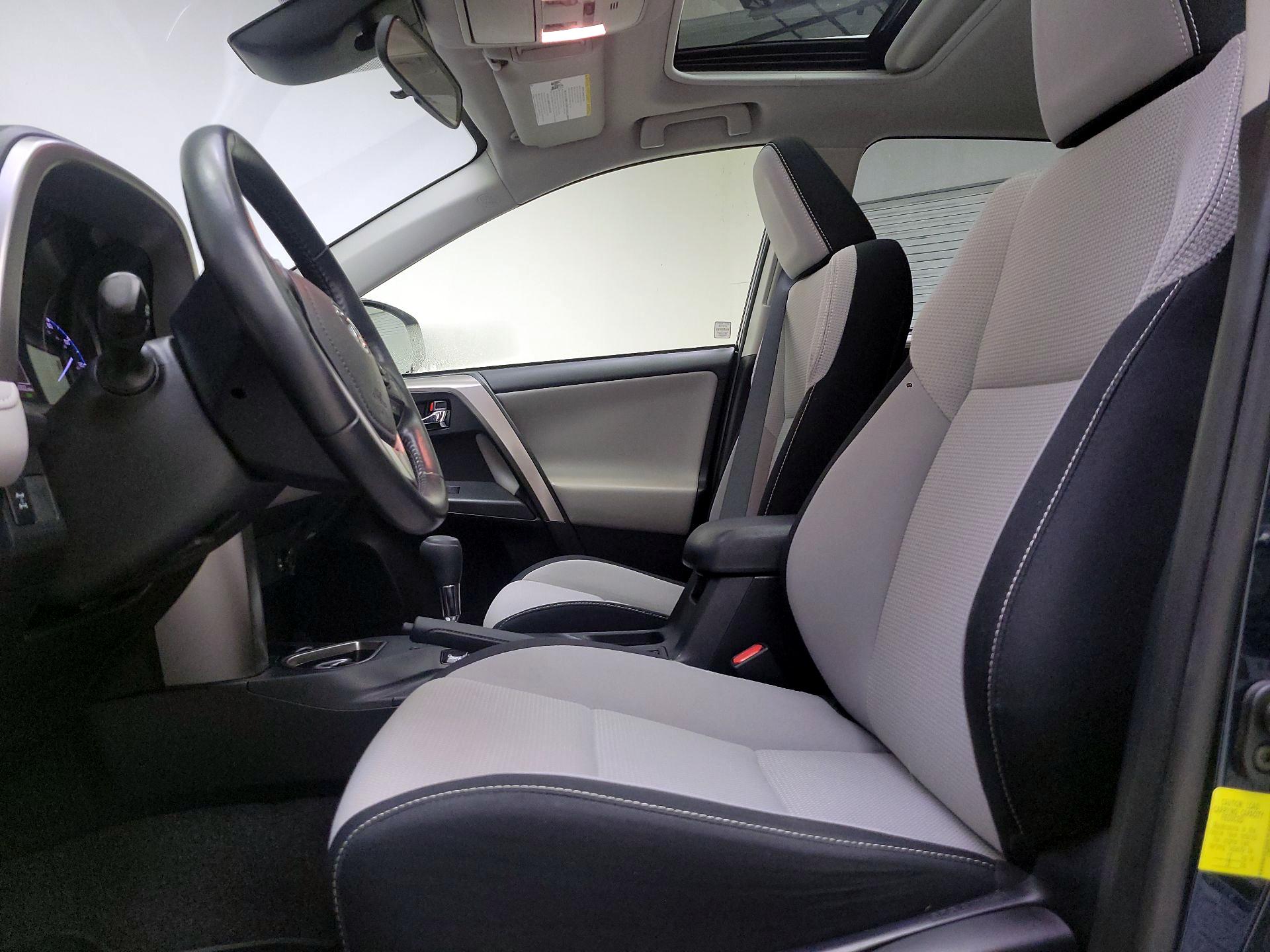 Thumbnail: 2018 Toyota RAV4 - 11
