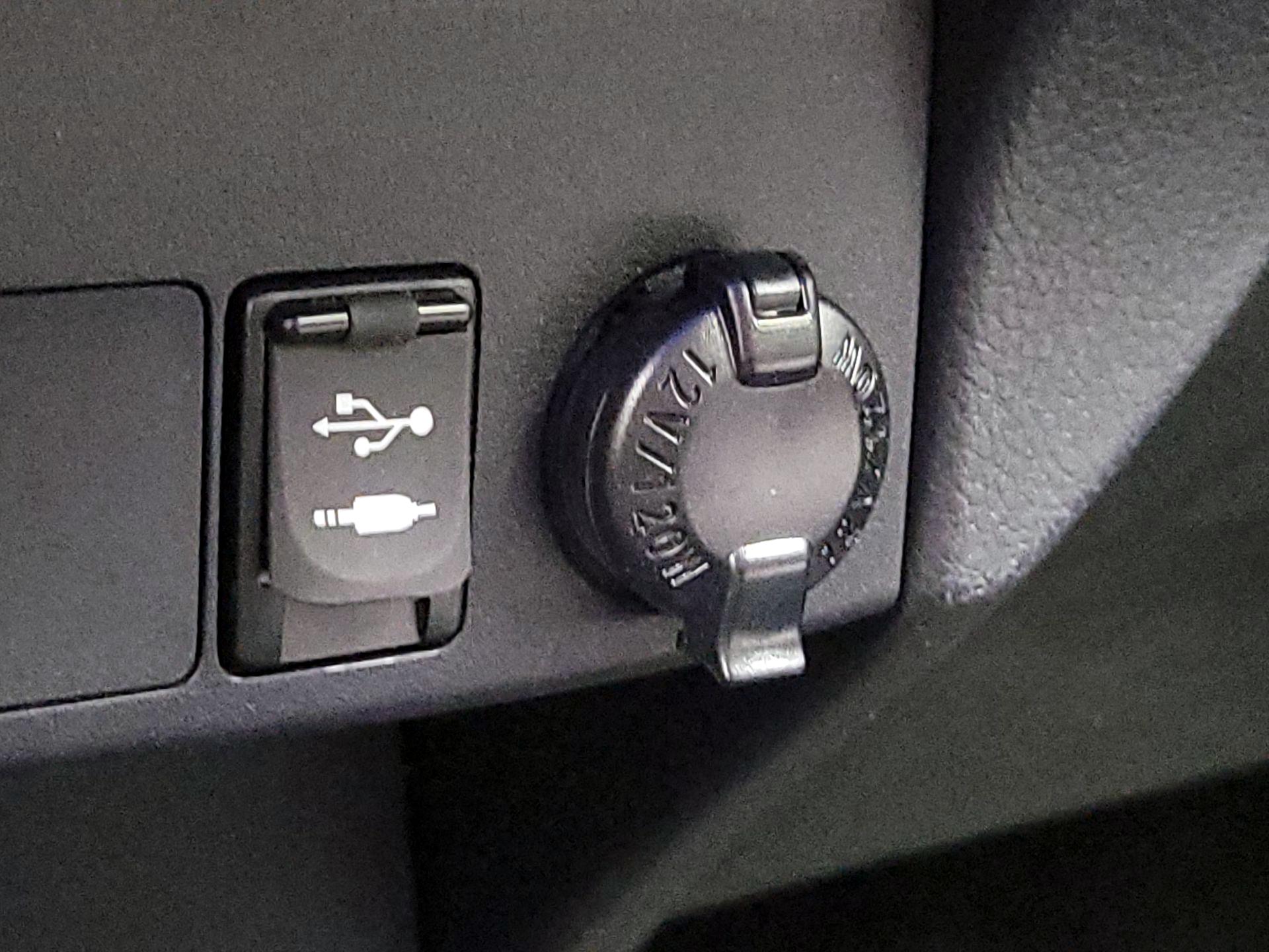 Thumbnail: 2018 Toyota RAV4 - 18