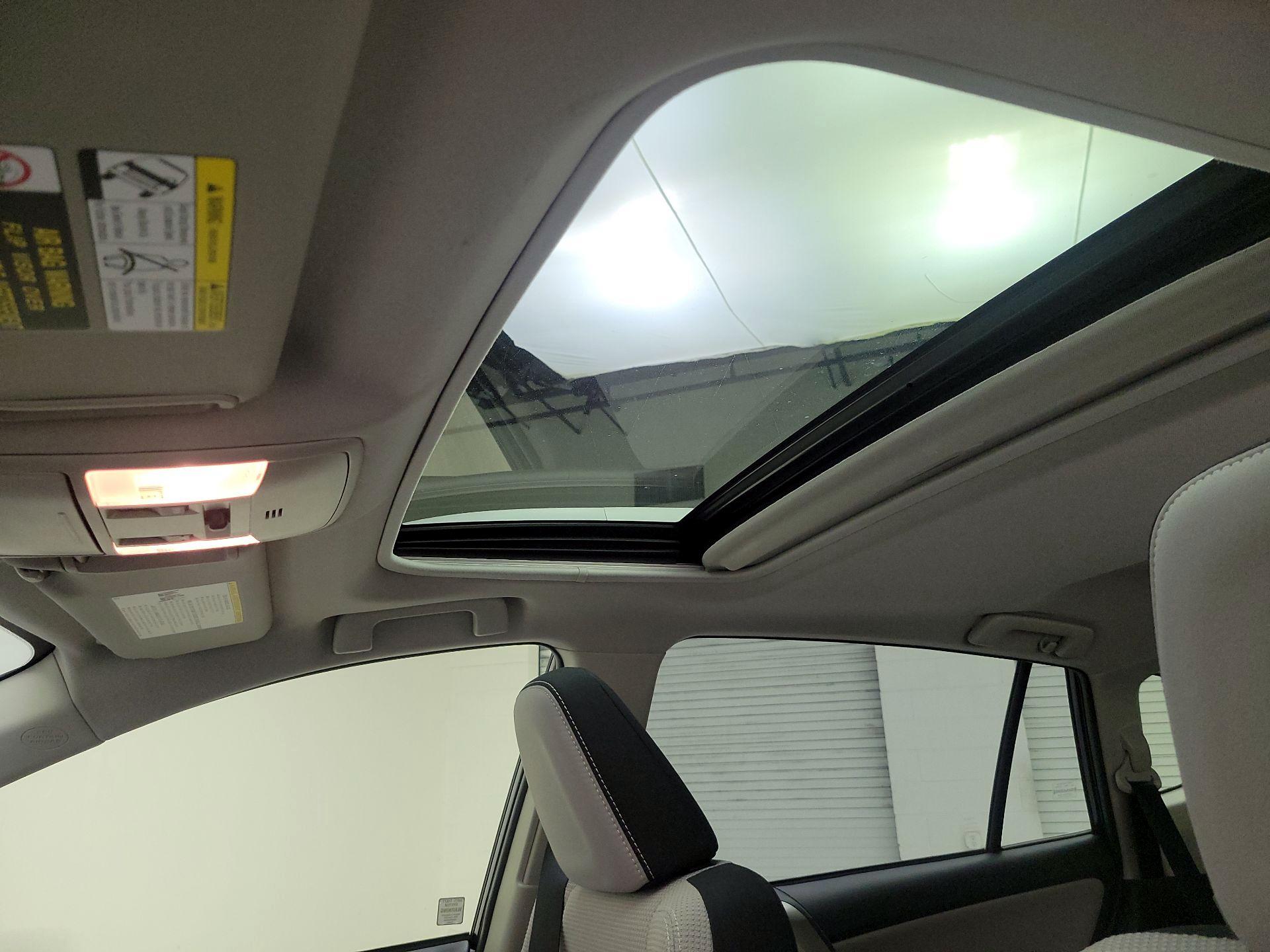 Thumbnail: 2018 Toyota RAV4 - 19