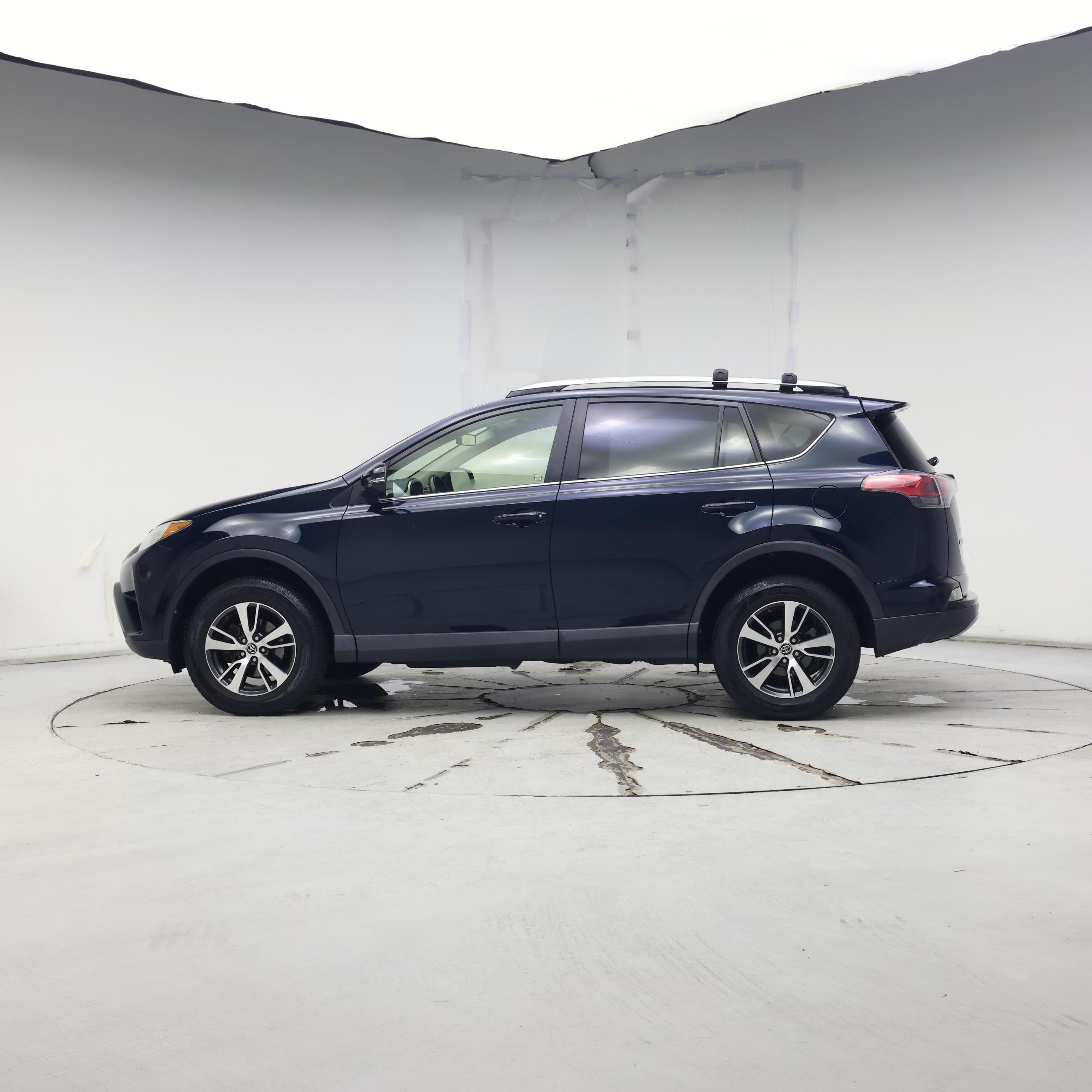 Thumbnail: 2018 Toyota RAV4 - 3