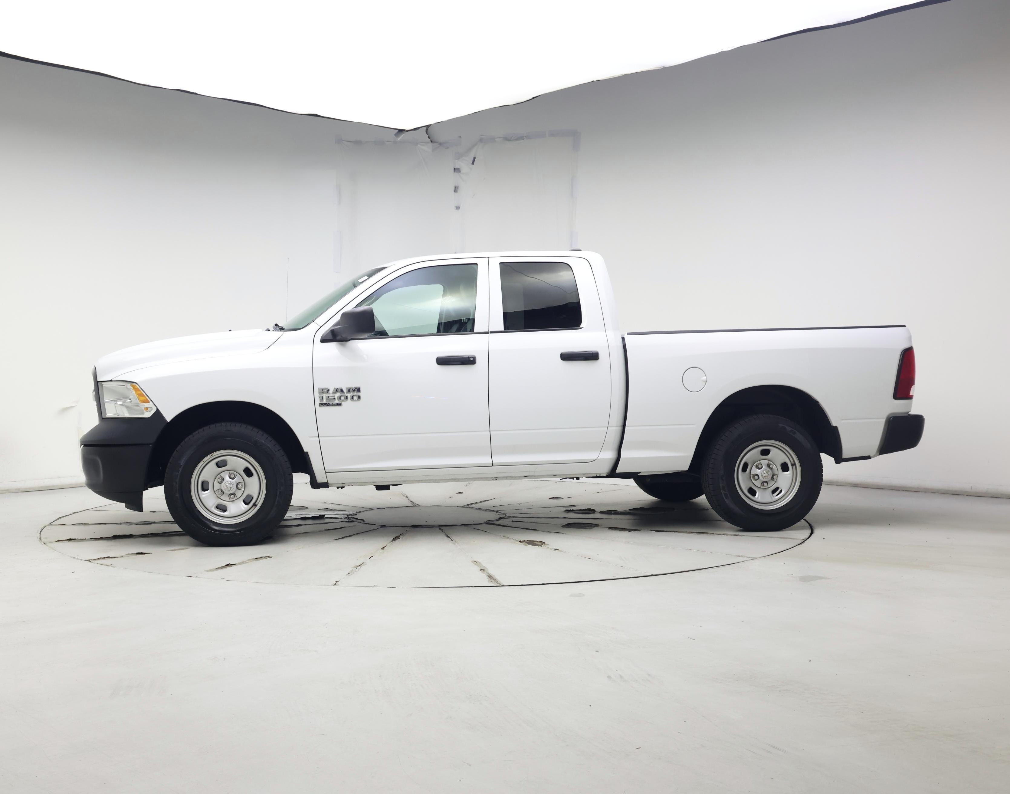 Thumbnail: 2021 RAM 1500 Classic - 3