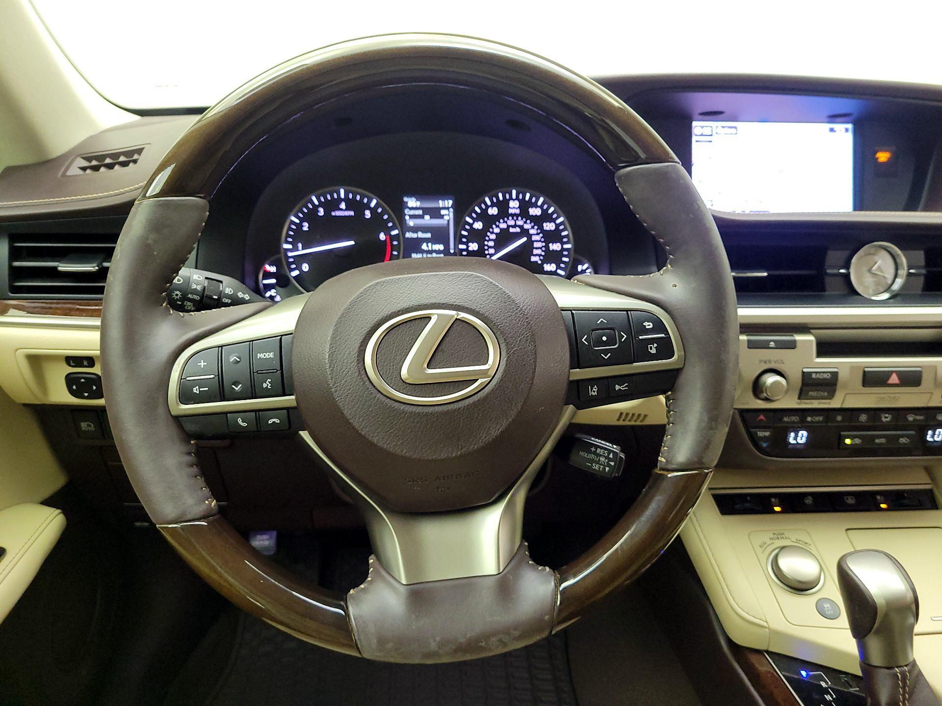 Thumbnail: 2016 Lexus ES - 10