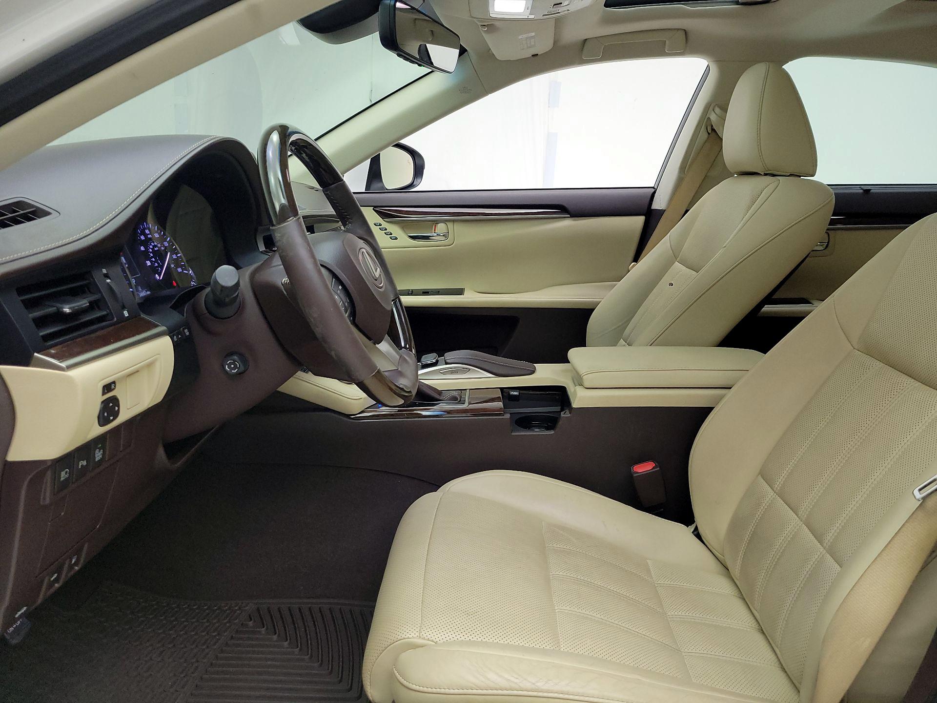 Thumbnail: 2016 Lexus ES - 11