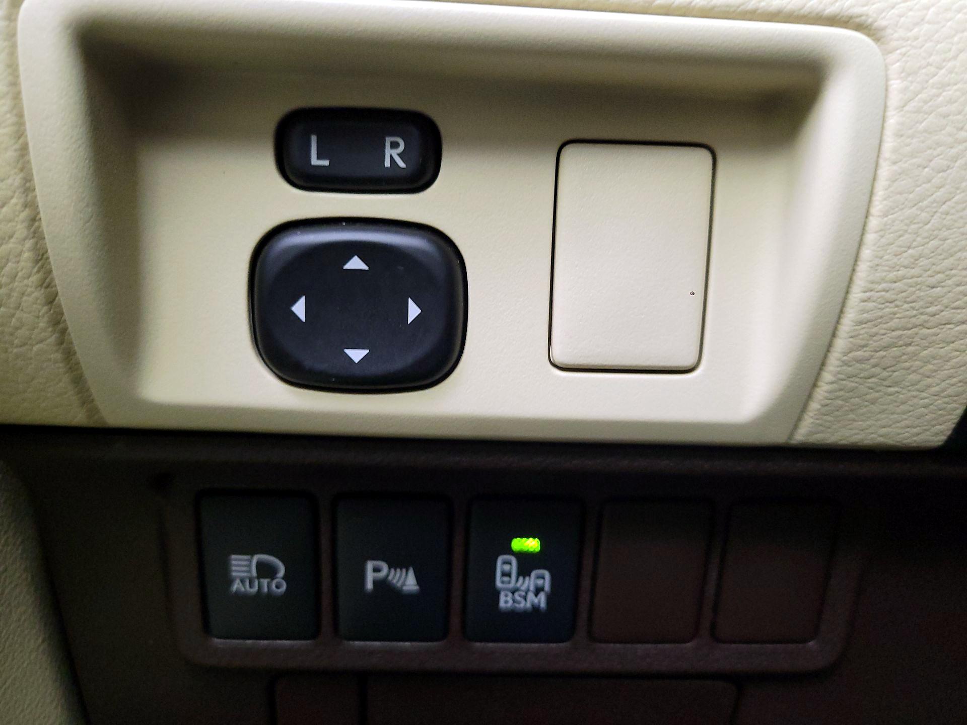Thumbnail: 2016 Lexus ES - 13