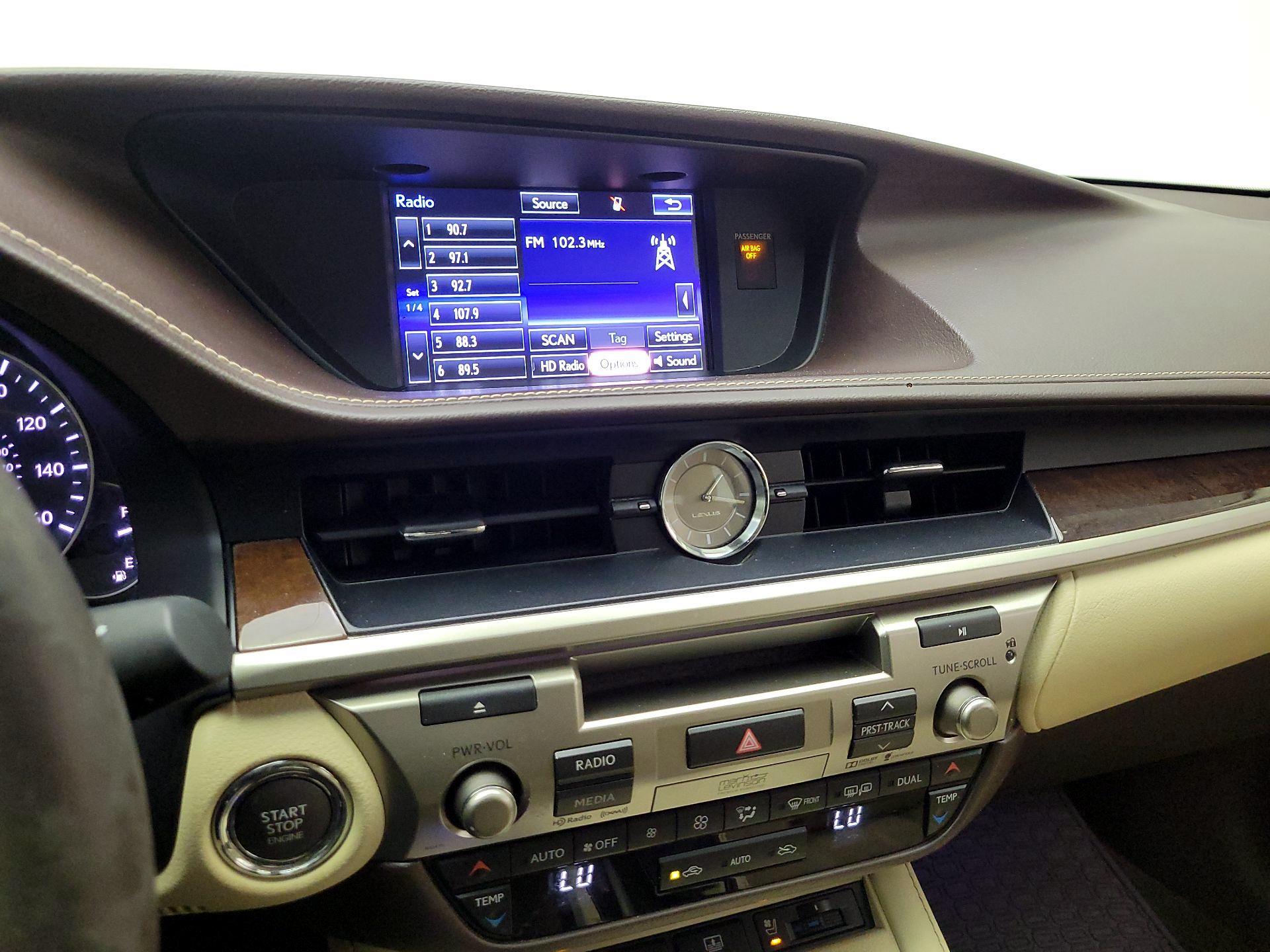 Thumbnail: 2016 Lexus ES - 16