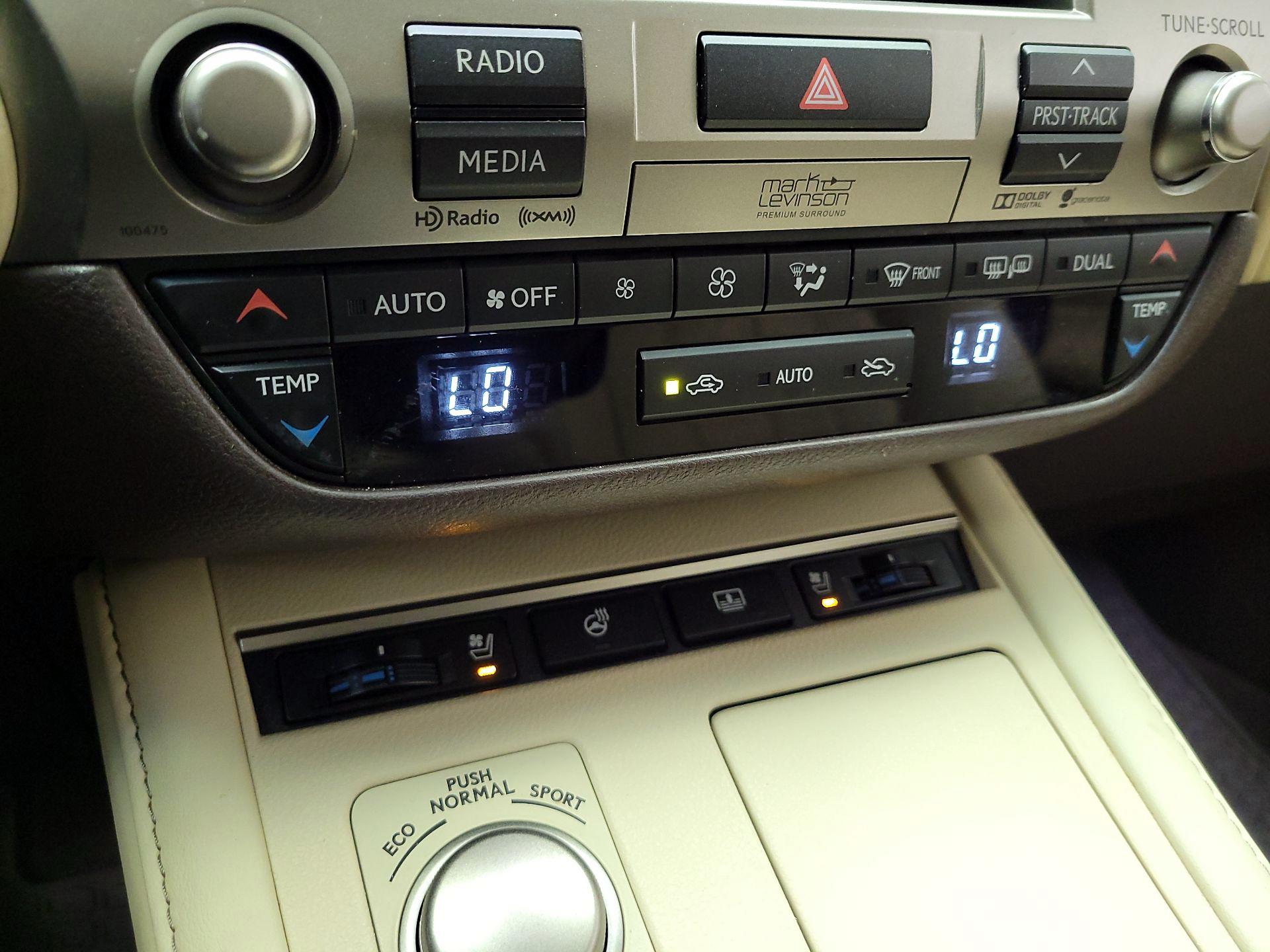 Thumbnail: 2016 Lexus ES - 17