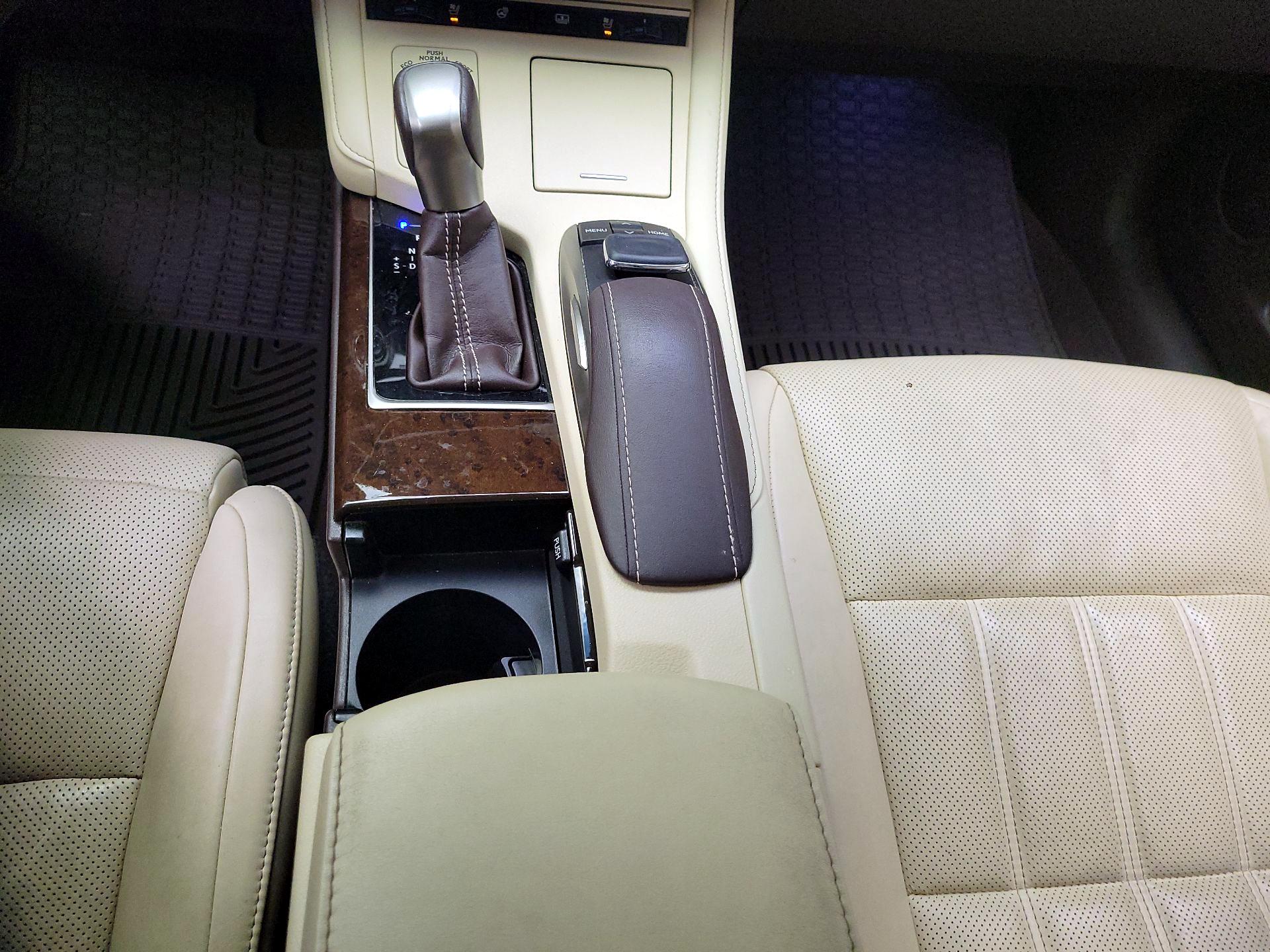 Thumbnail: 2016 Lexus ES - 18
