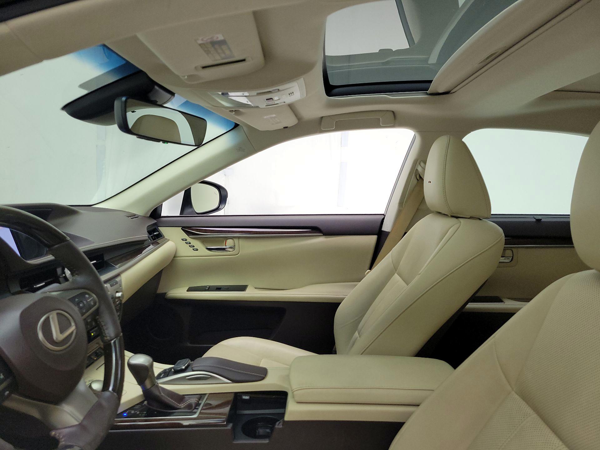 Thumbnail: 2016 Lexus ES - 20