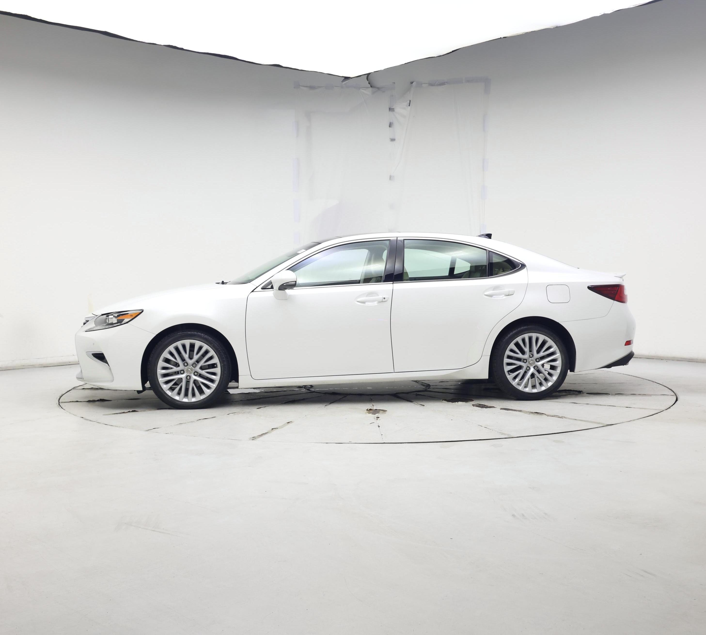 Thumbnail: 2016 Lexus ES - 3