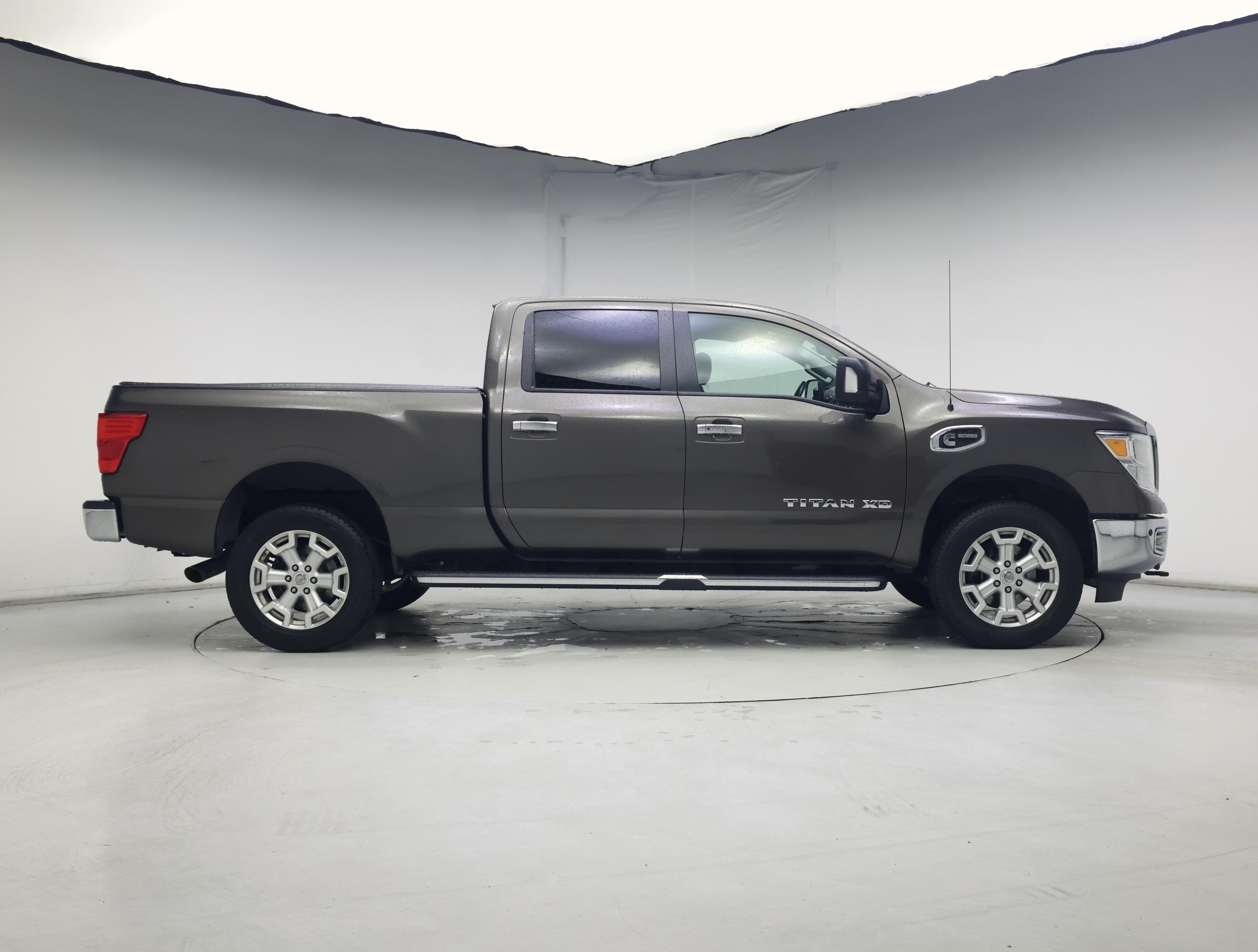 Thumbnail: 2016 Nissan Titan - 7