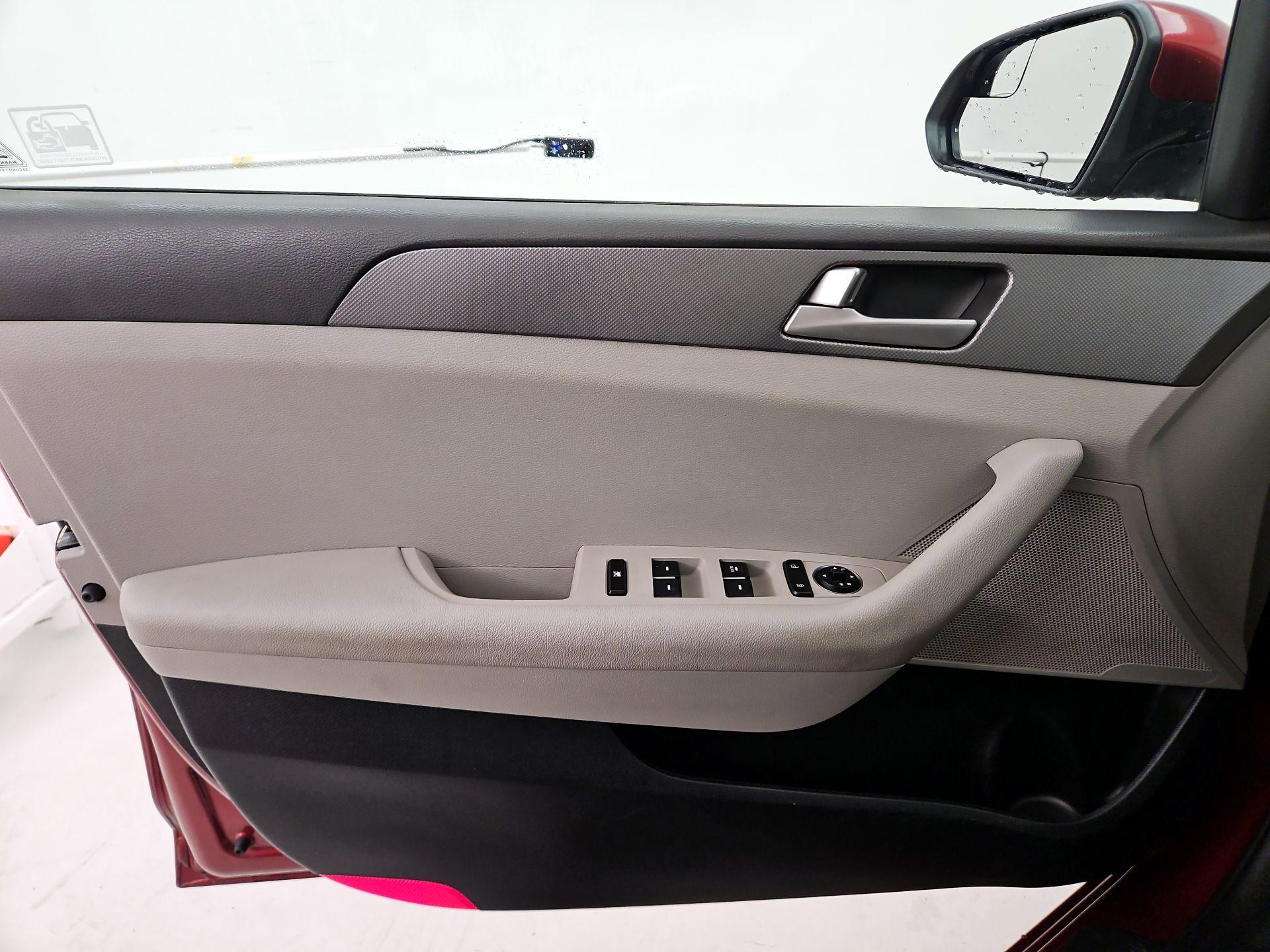 Thumbnail: 2016 Hyundai Sonata - 12