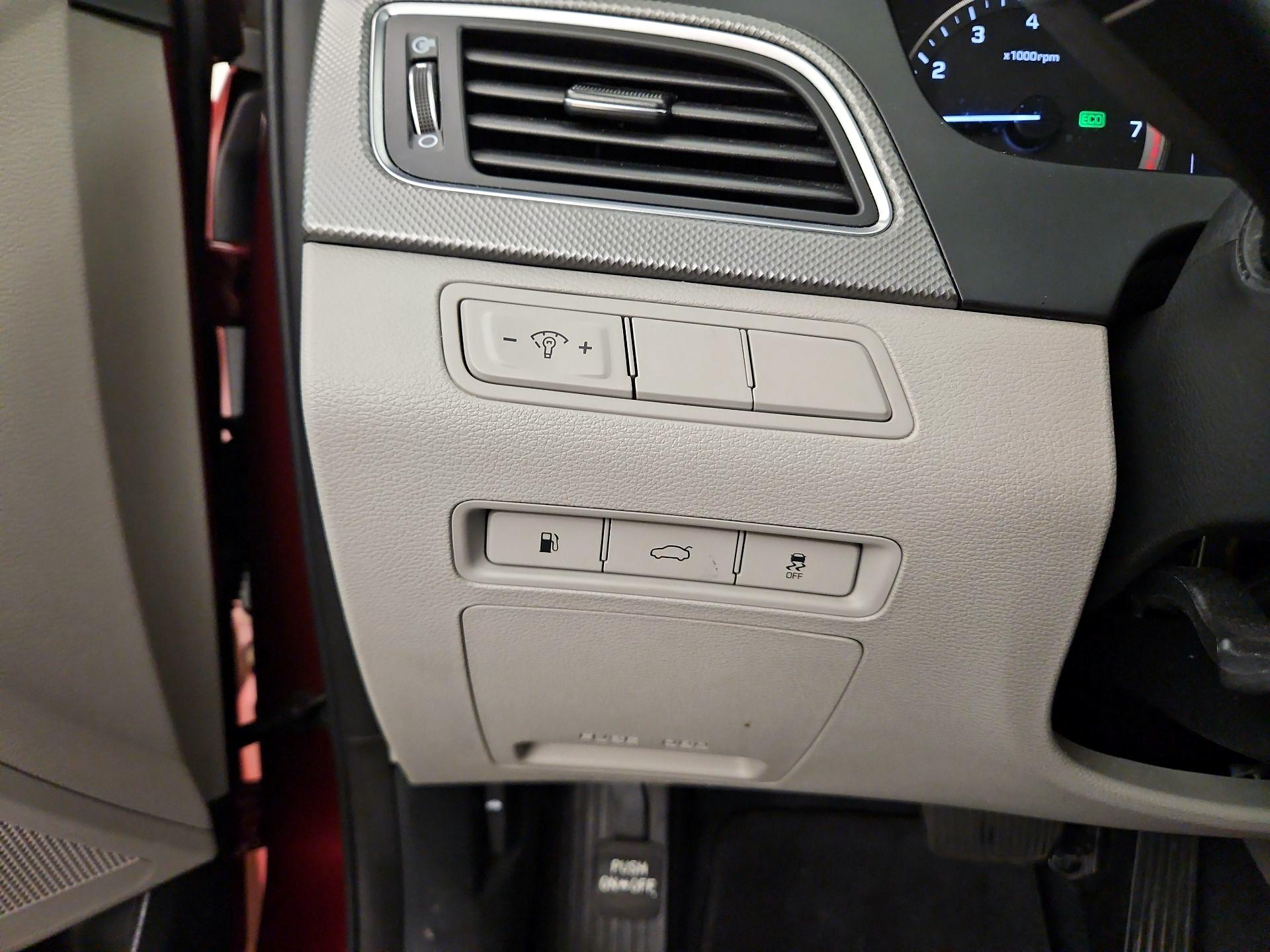 Thumbnail: 2016 Hyundai Sonata - 13