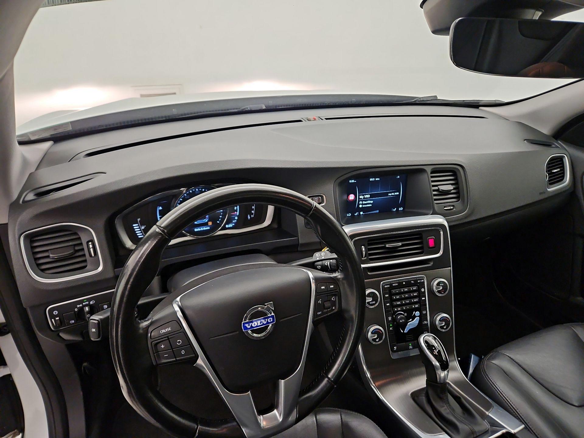 Thumbnail: 2016 Volvo V60 - 9