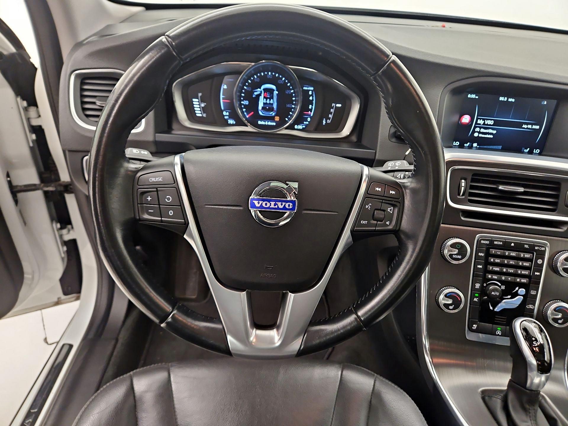 Thumbnail: 2016 Volvo V60 - 10