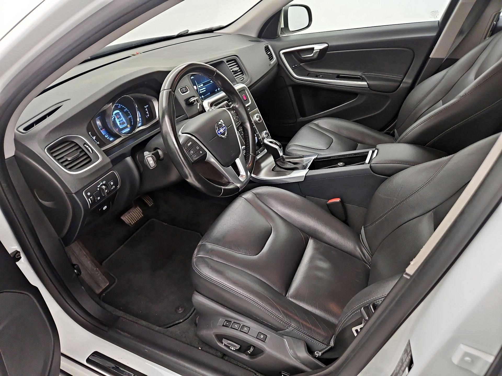 Thumbnail: 2016 Volvo V60 - 11