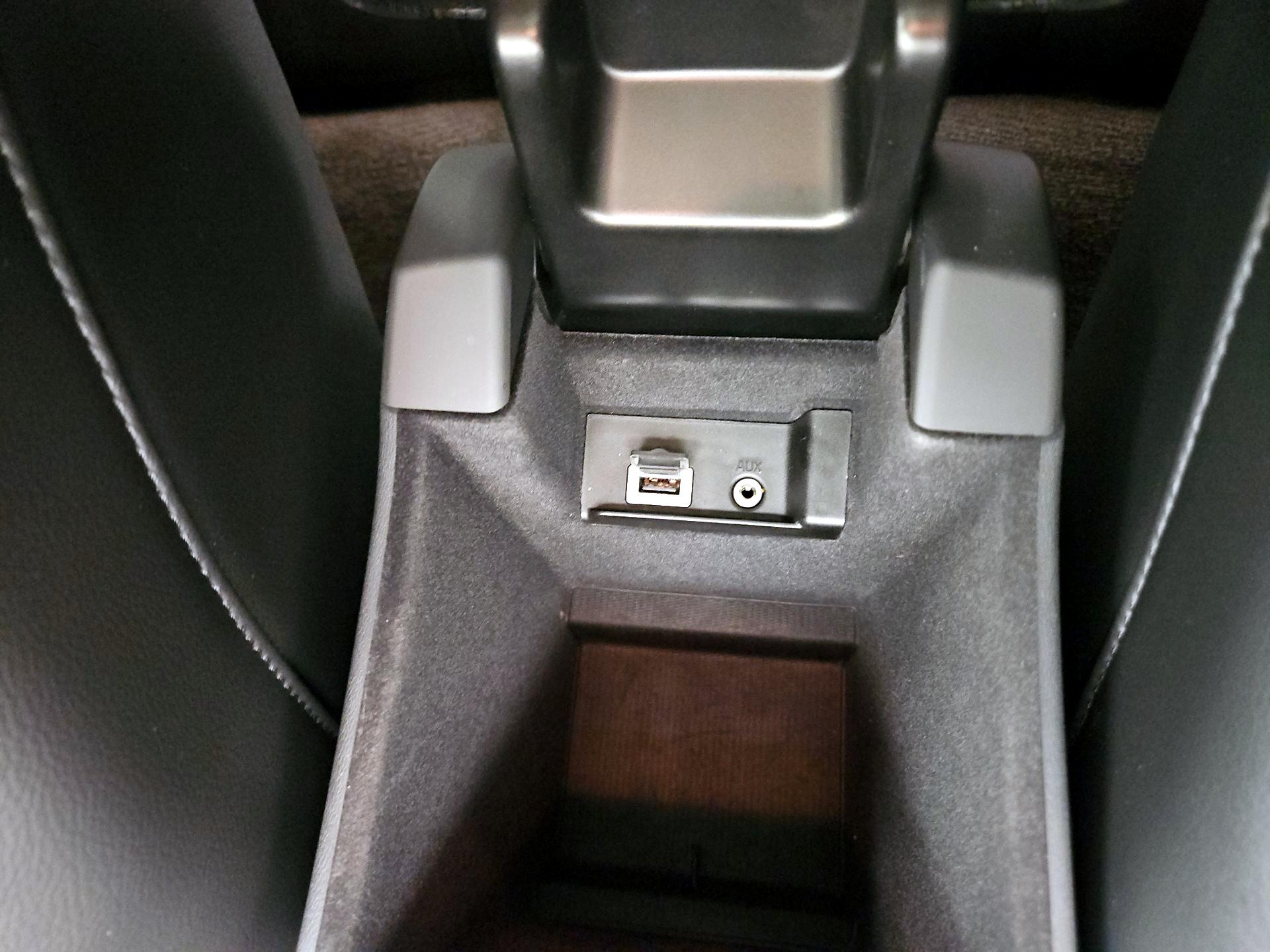 Thumbnail: 2016 Volvo V60 - 17