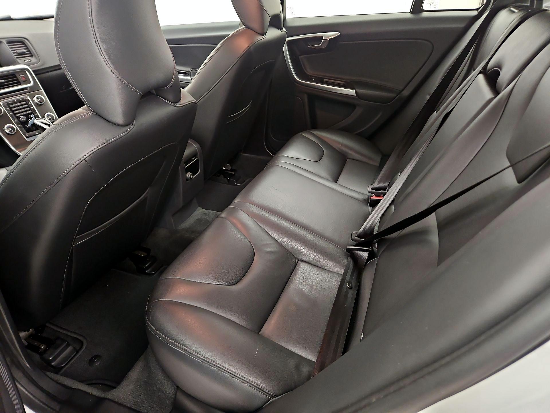 Thumbnail: 2016 Volvo V60 - 19