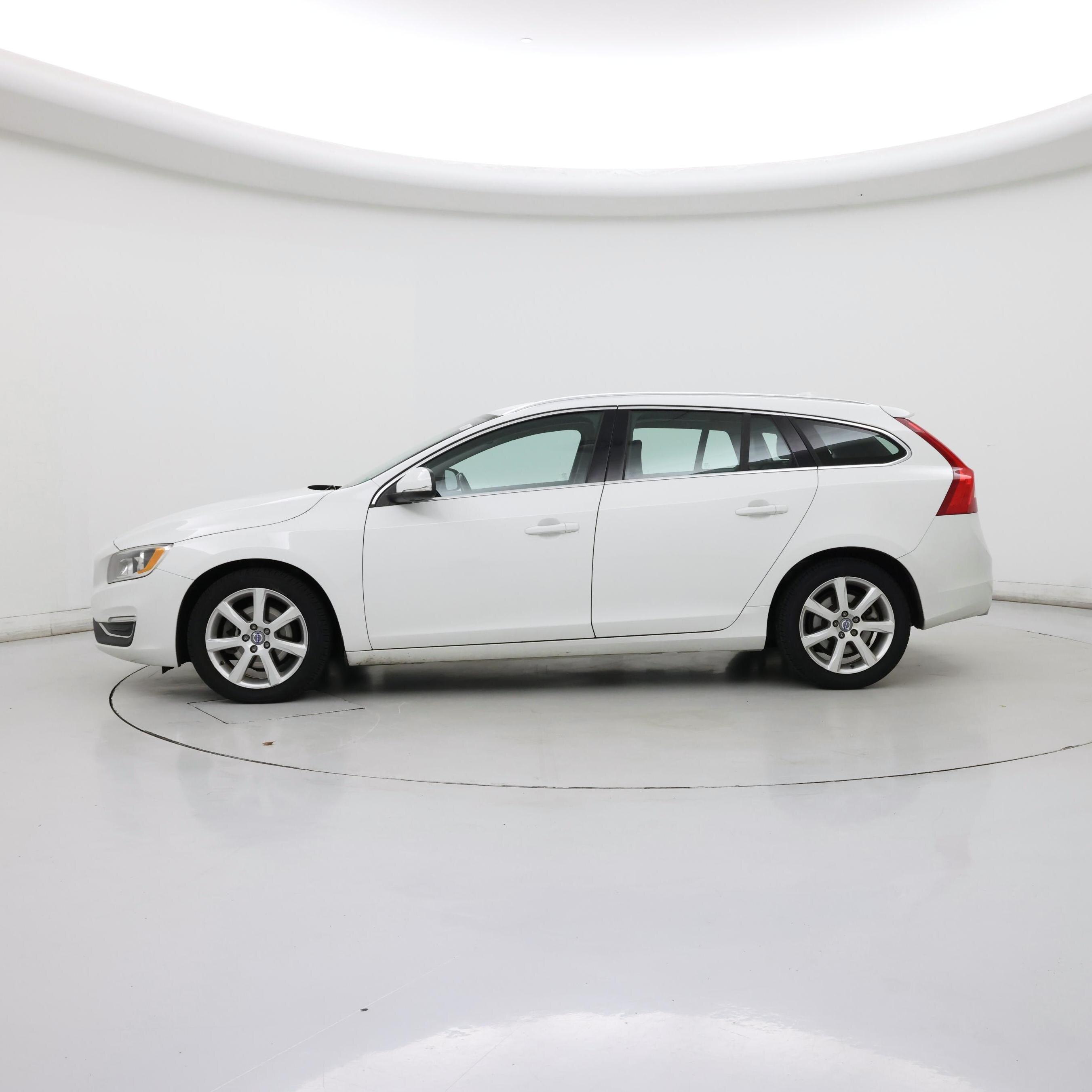 Thumbnail: 2016 Volvo V60 - 3