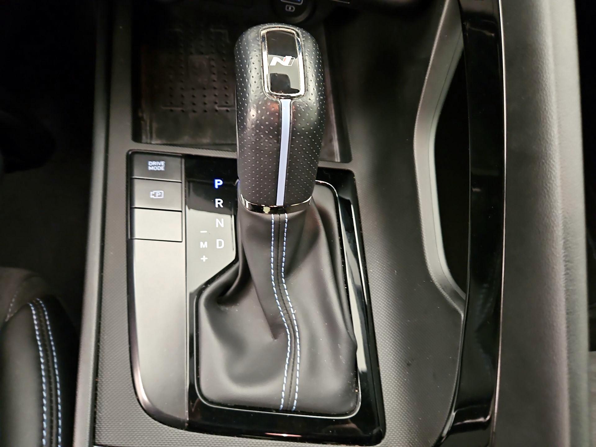 Thumbnail: 2022 Hyundai Elantra - 18