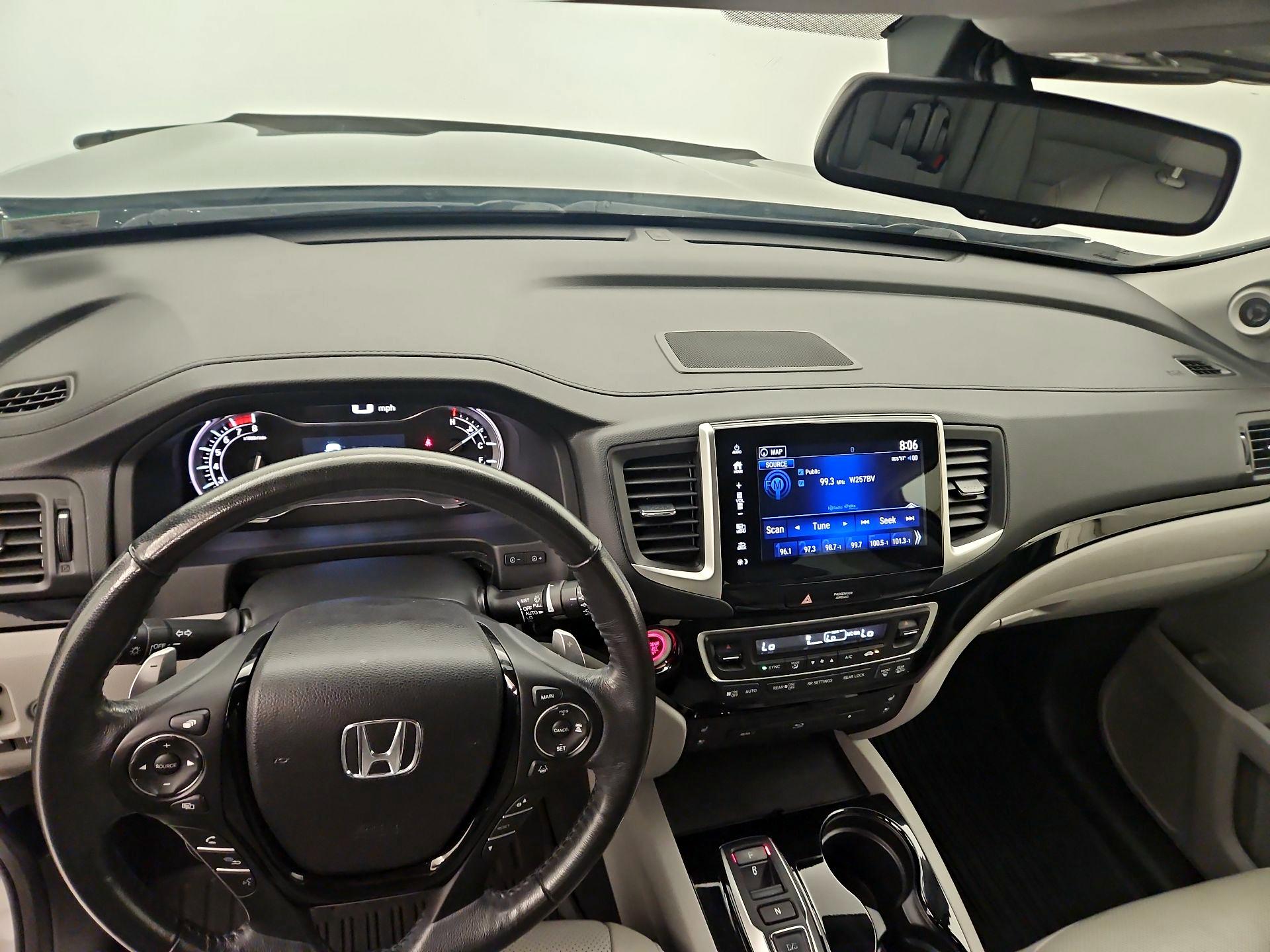 Thumbnail: 2017 Honda Pilot - 9
