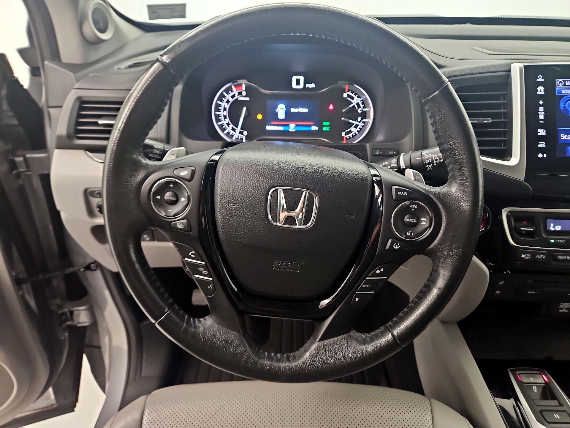 Thumbnail: 2017 Honda Pilot - 10