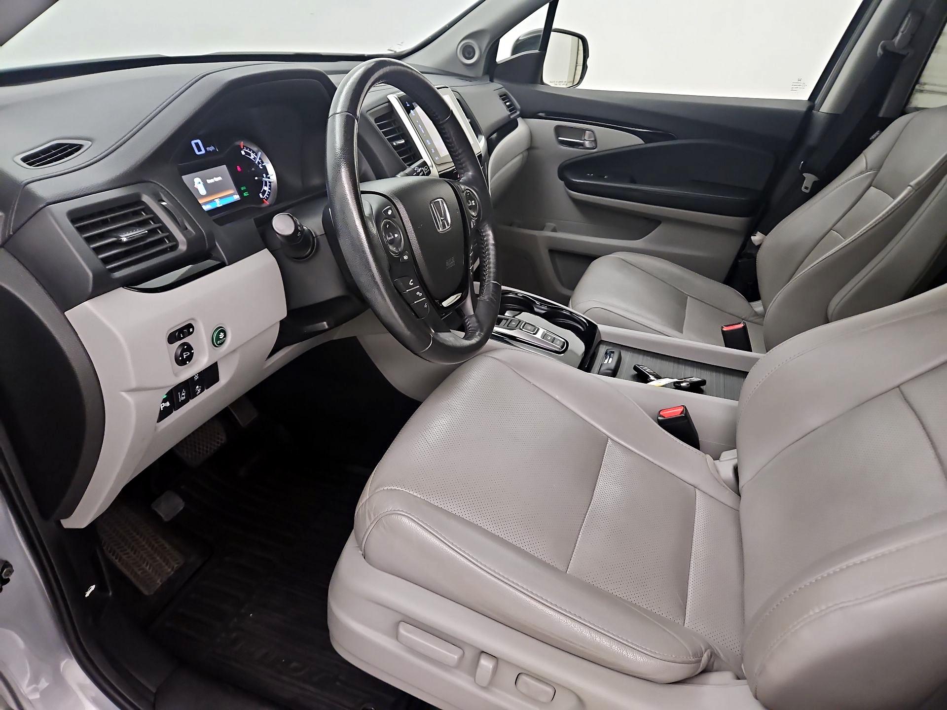 Thumbnail: 2017 Honda Pilot - 11