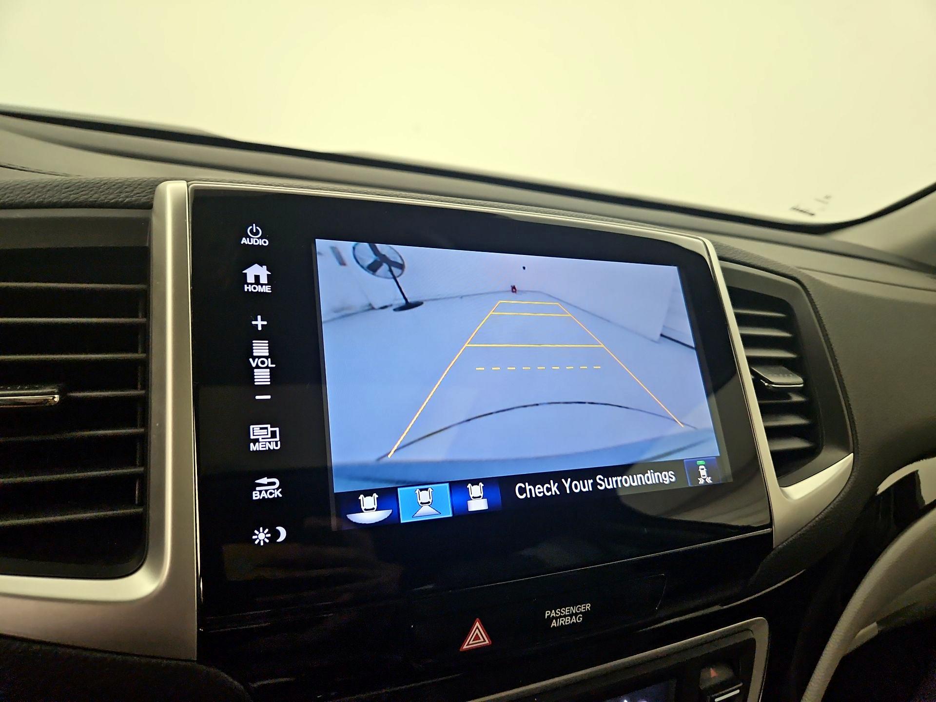 Thumbnail: 2017 Honda Pilot - 14