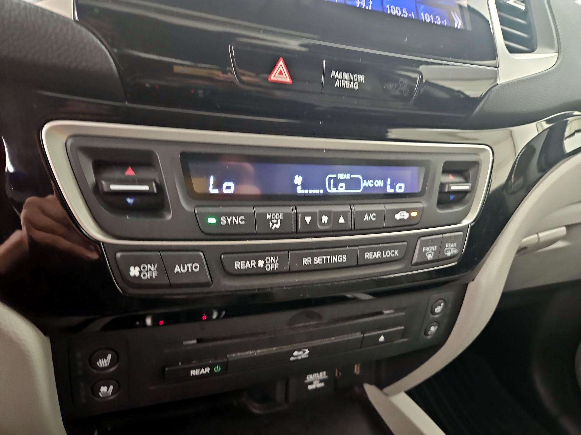 Thumbnail: 2017 Honda Pilot - 16