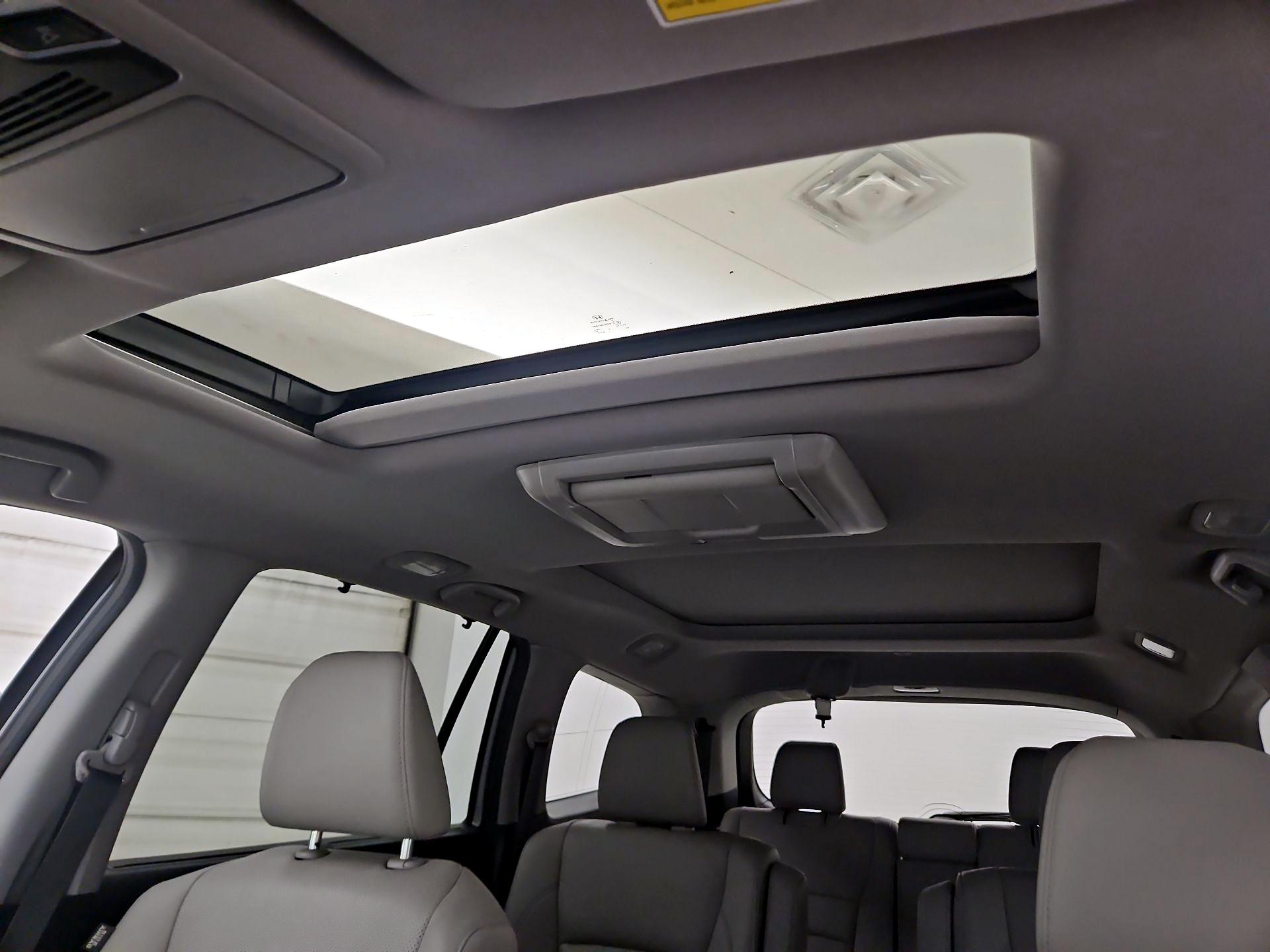 Thumbnail: 2017 Honda Pilot - 19
