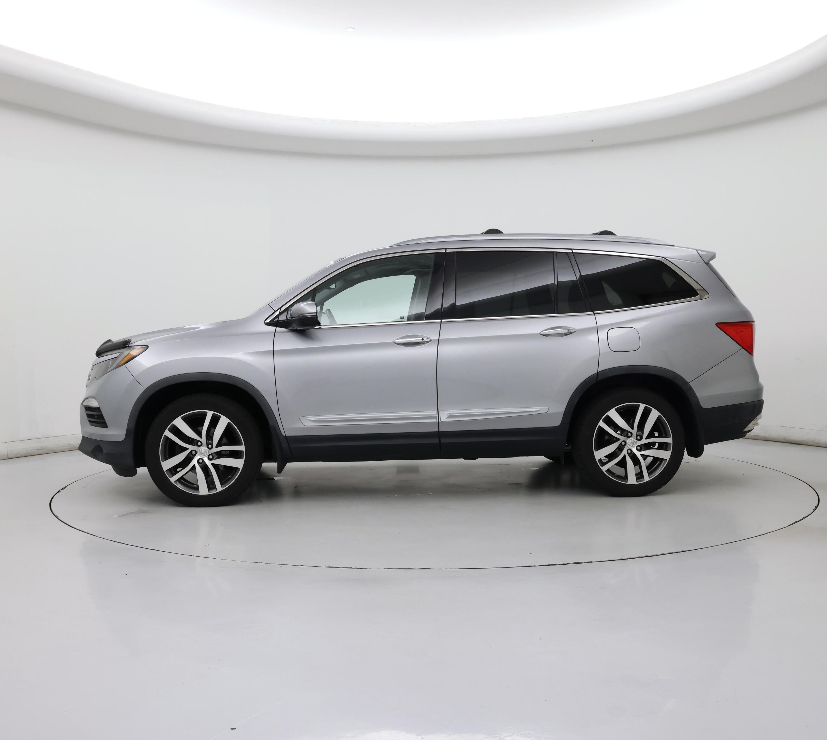Thumbnail: 2017 Honda Pilot - 3