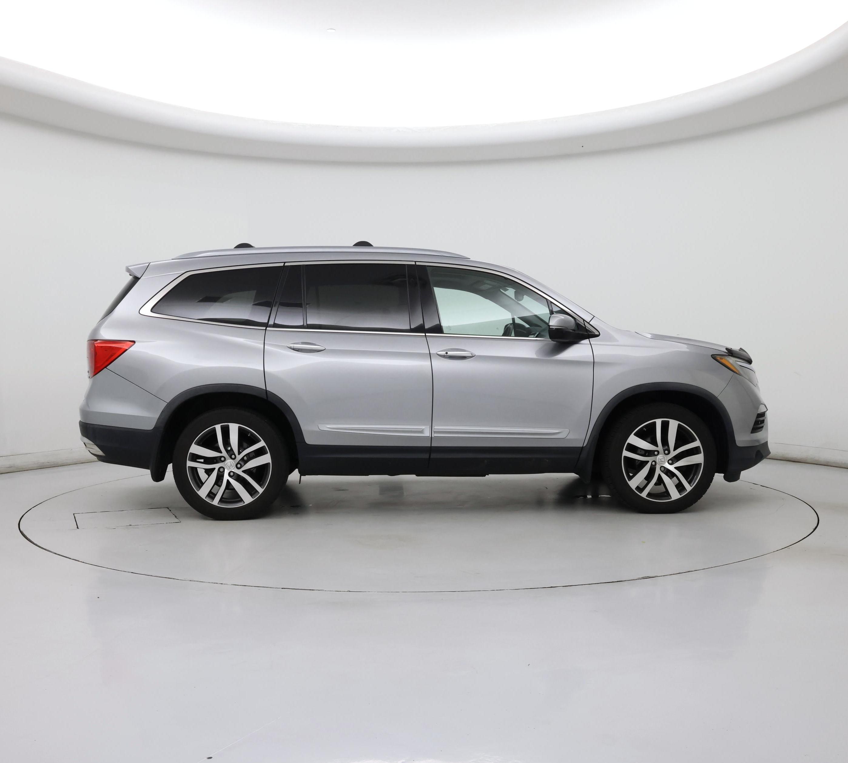 Thumbnail: 2017 Honda Pilot - 7