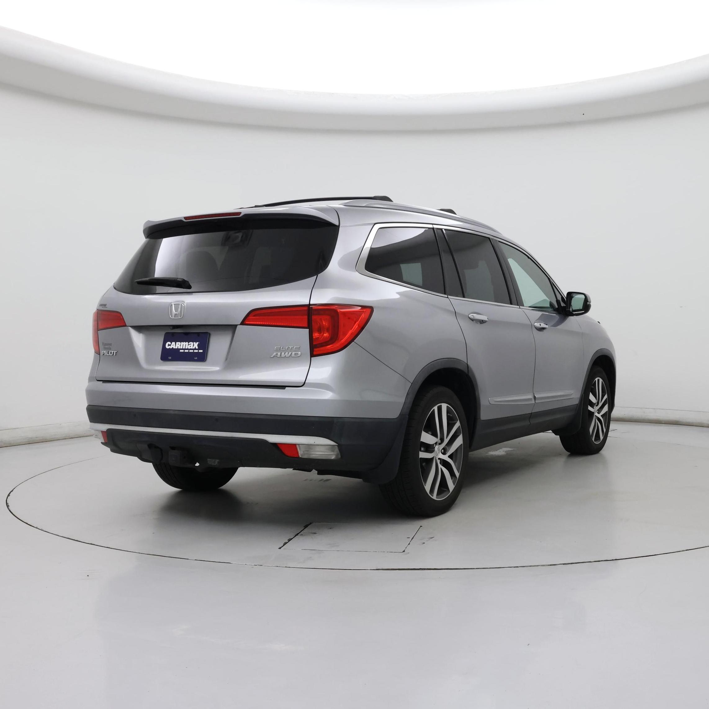 Thumbnail: 2017 Honda Pilot - 8