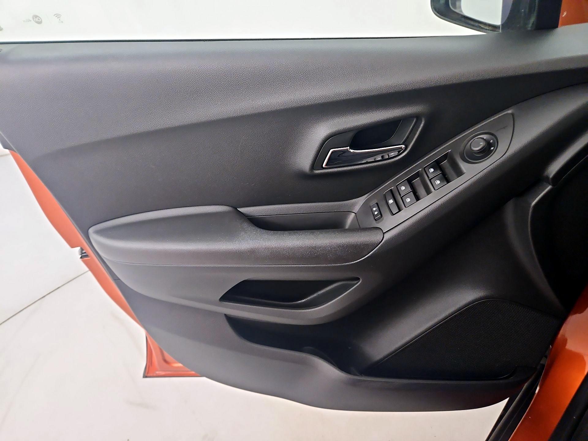 Thumbnail: 2016 Chevrolet Trax - 12