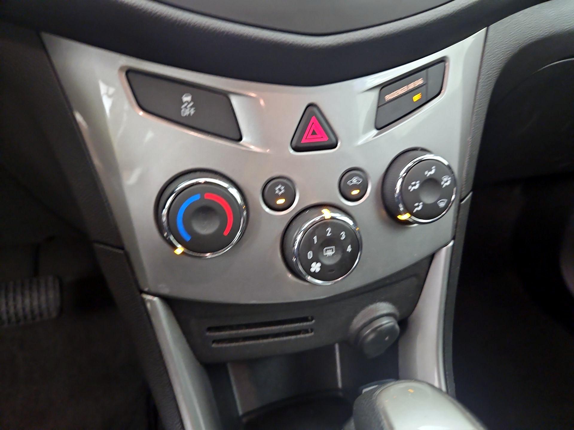 Thumbnail: 2016 Chevrolet Trax - 16
