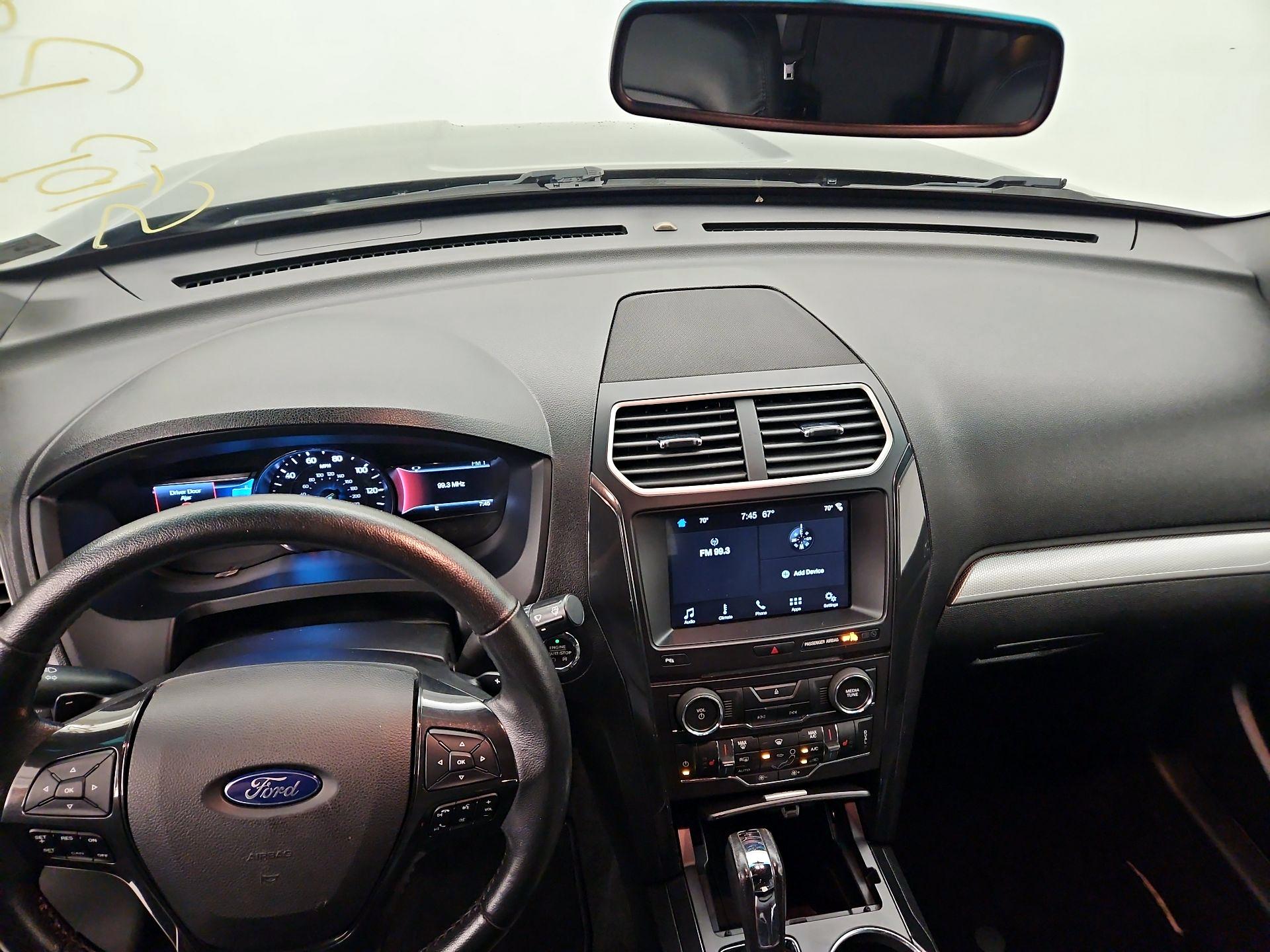Thumbnail: 2017 Ford Explorer - 9