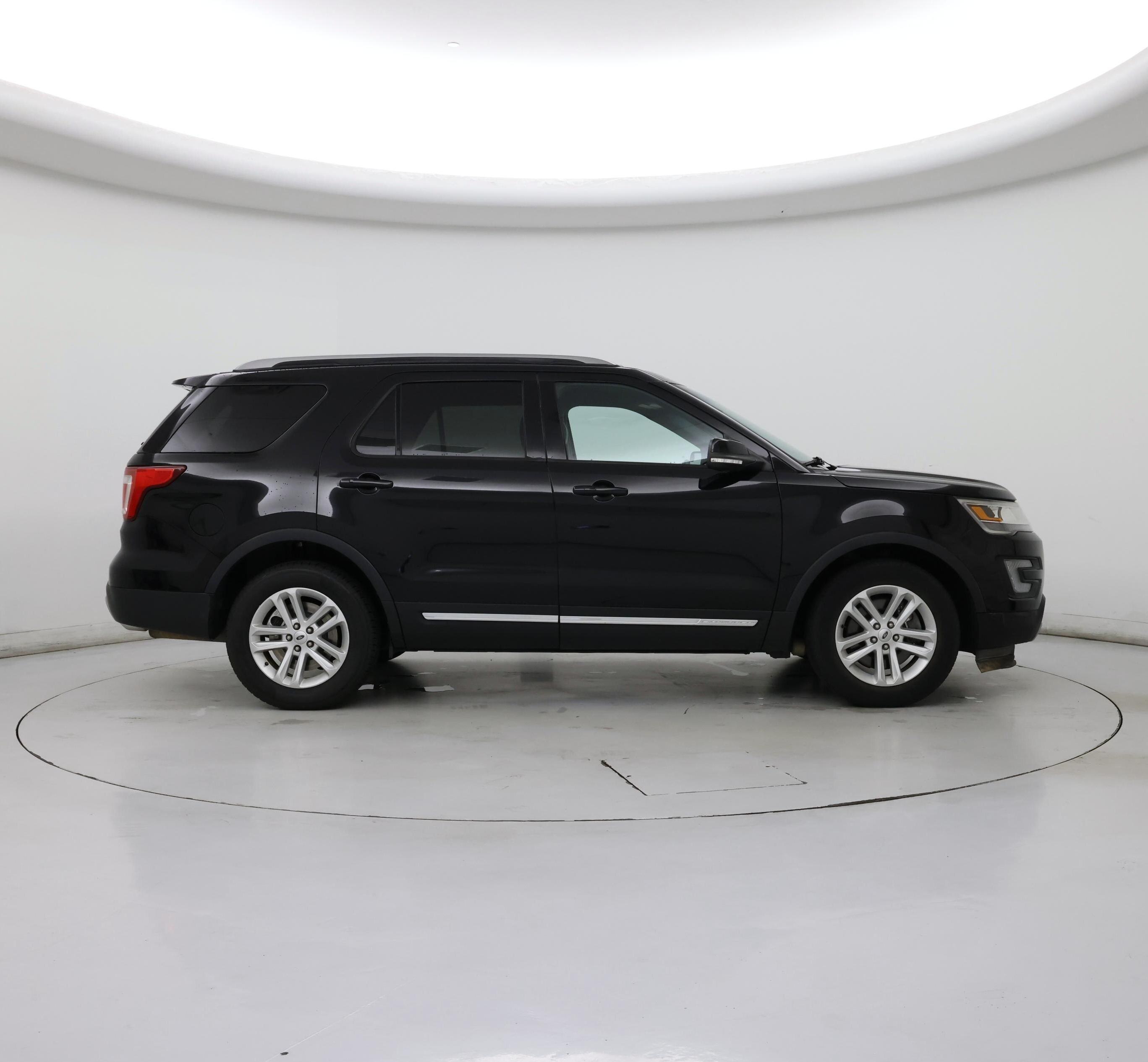 Thumbnail: 2017 Ford Explorer - 7