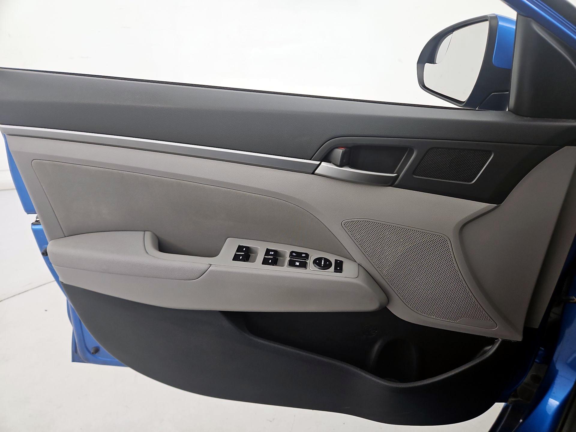 Thumbnail: 2017 Hyundai Elantra - 12