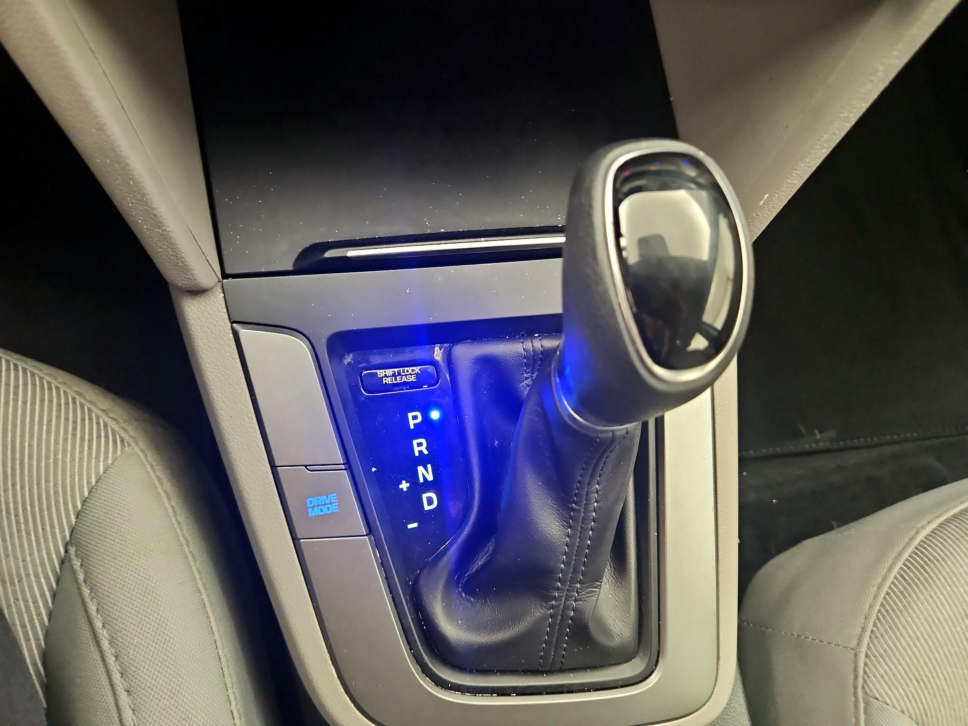 Thumbnail: 2017 Hyundai Elantra - 17