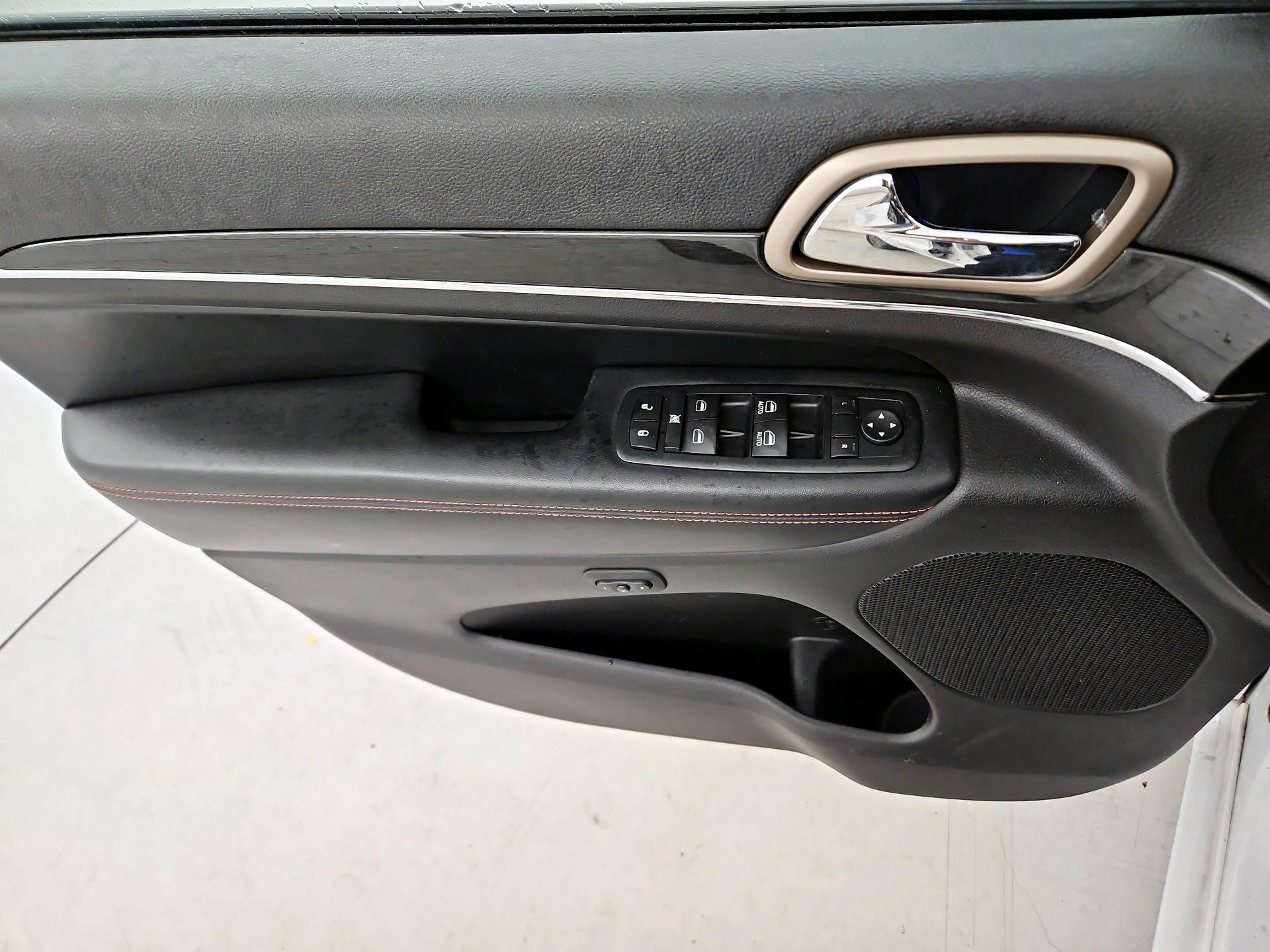 Thumbnail: 2016 Jeep Grand Cherokee - 12