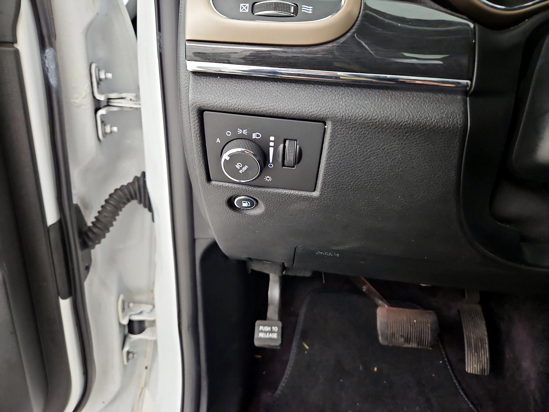 Thumbnail: 2016 Jeep Grand Cherokee - 13