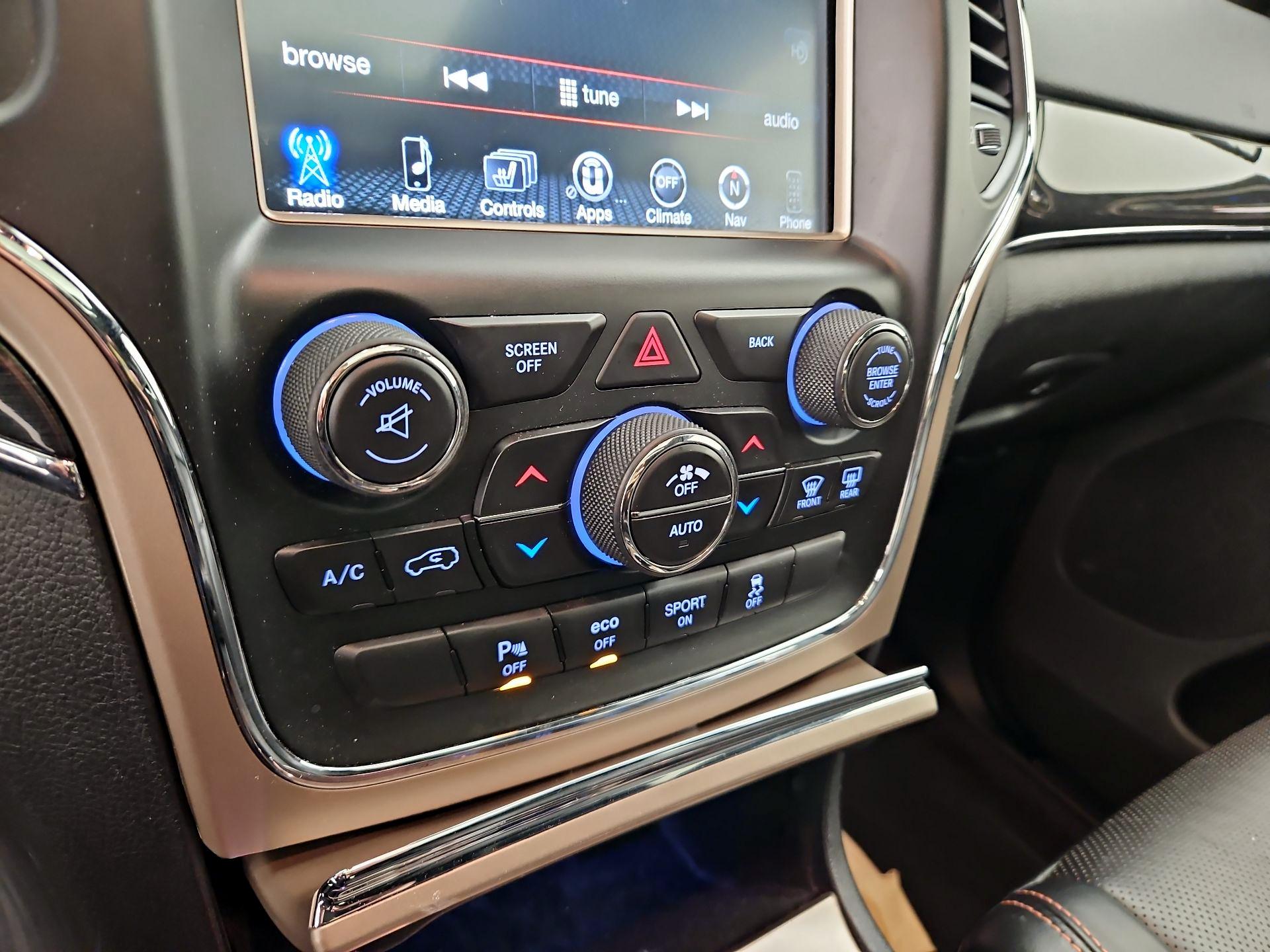 Thumbnail: 2016 Jeep Grand Cherokee - 17