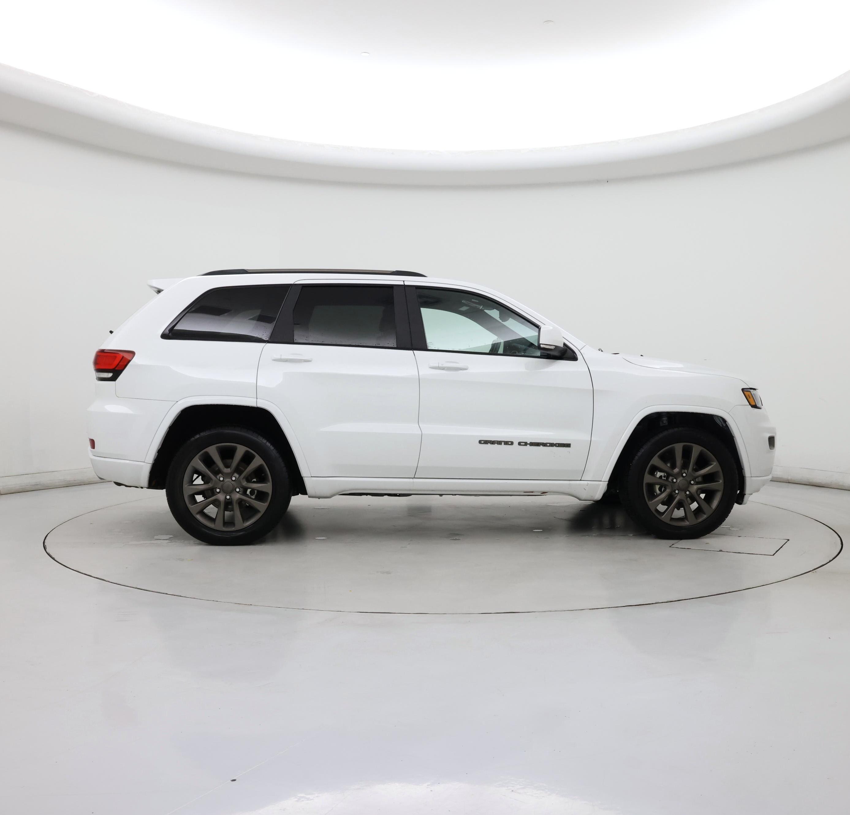 Thumbnail: 2016 Jeep Grand Cherokee - 7
