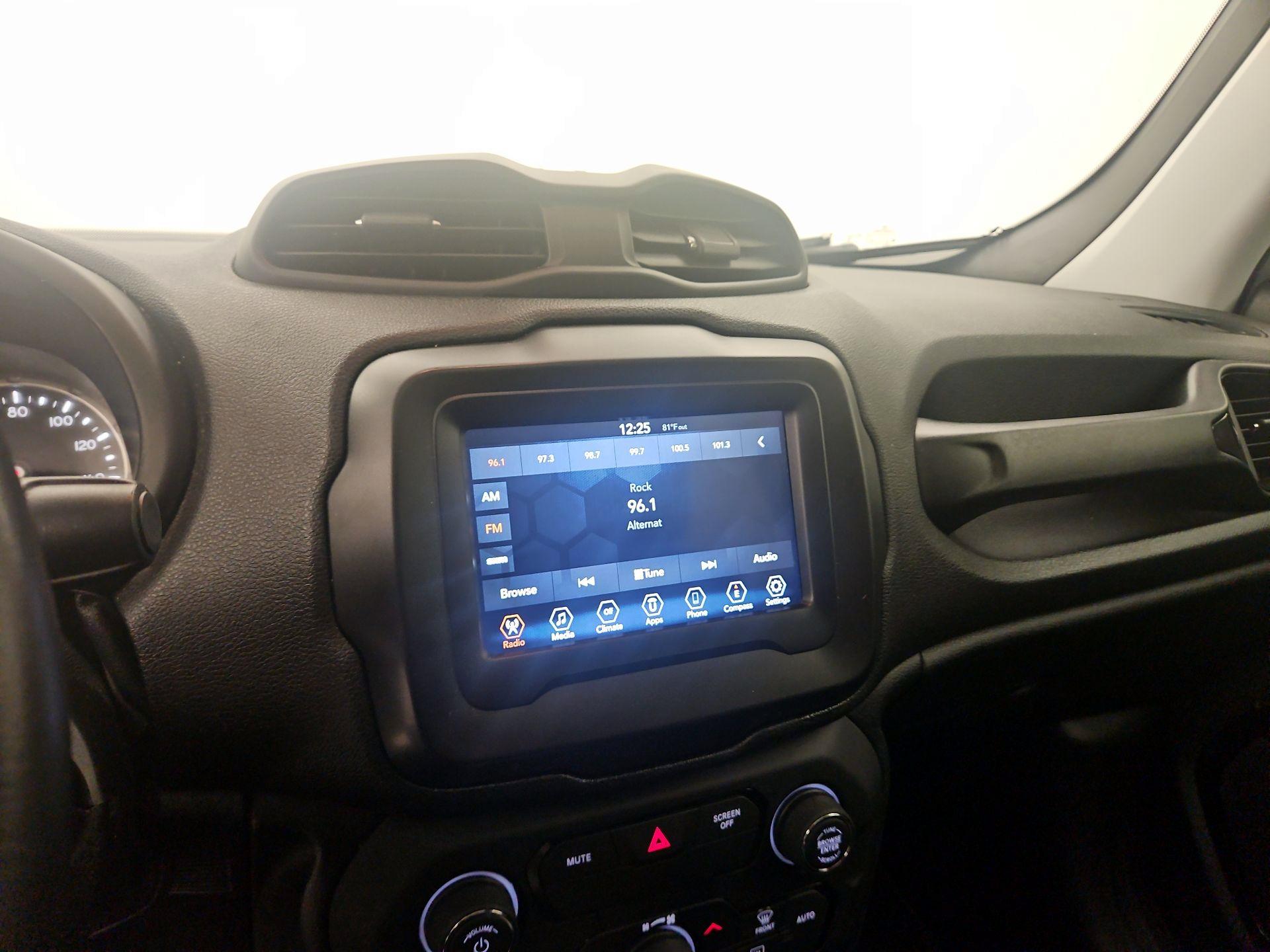 Thumbnail: 2018 Jeep Renegade - 15