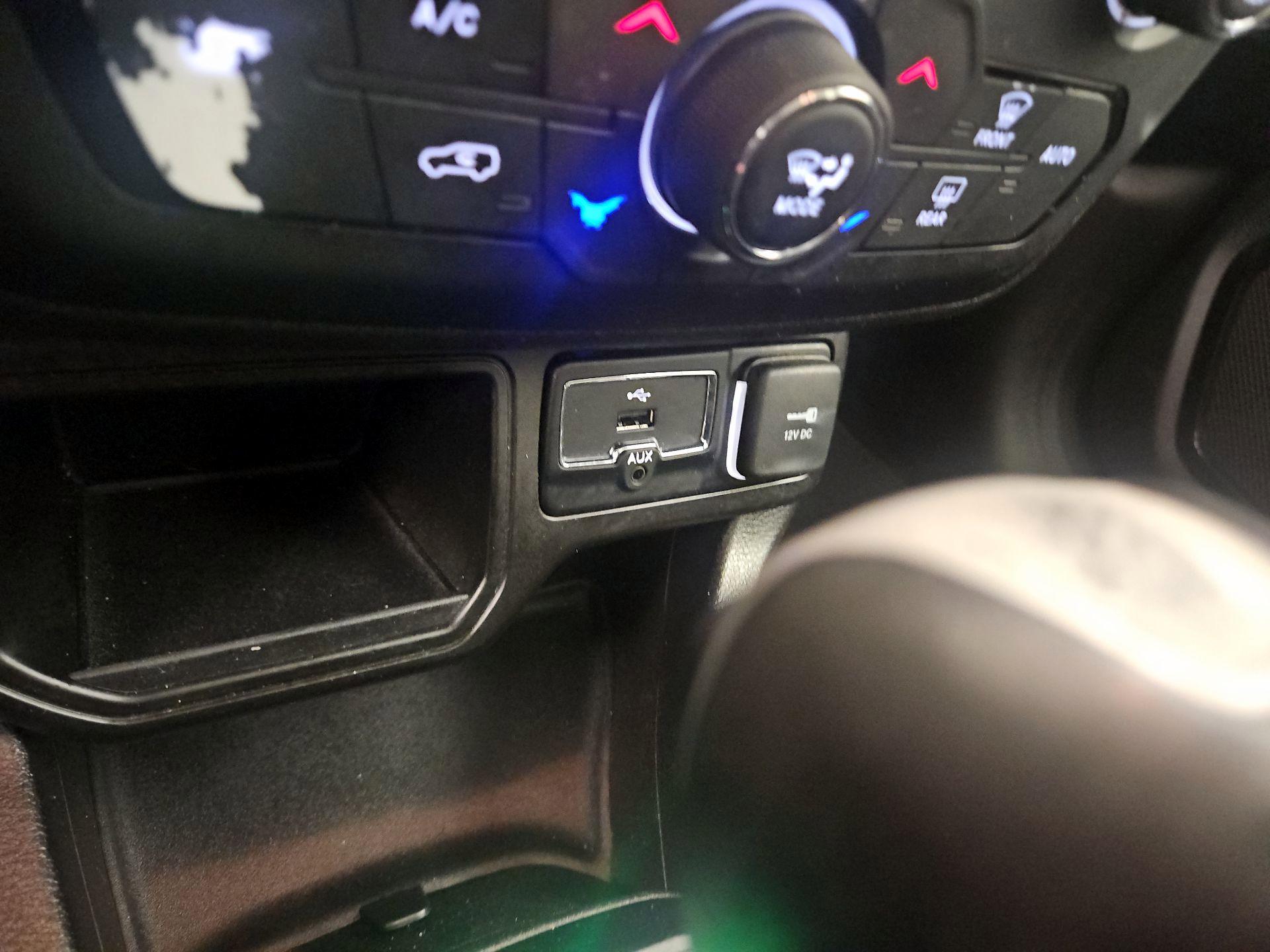 Thumbnail: 2018 Jeep Renegade - 18